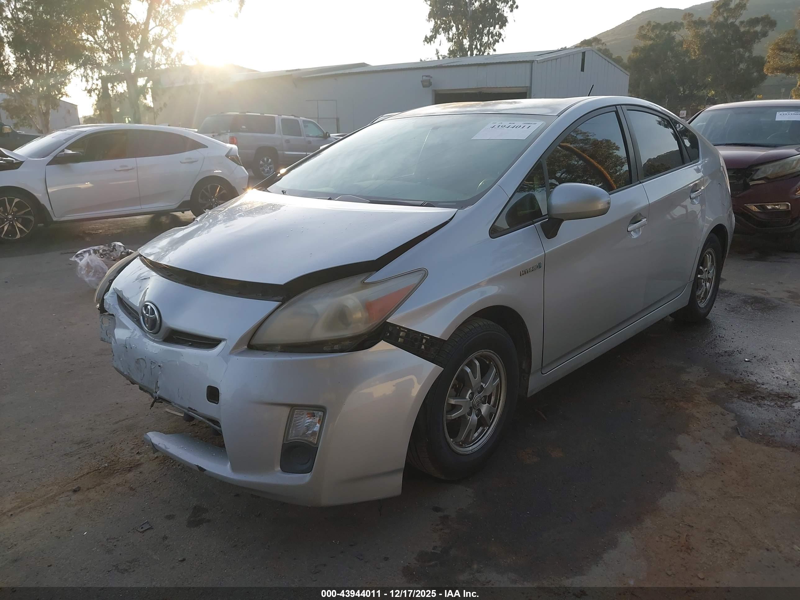 TOYOTA PRIUS image 2