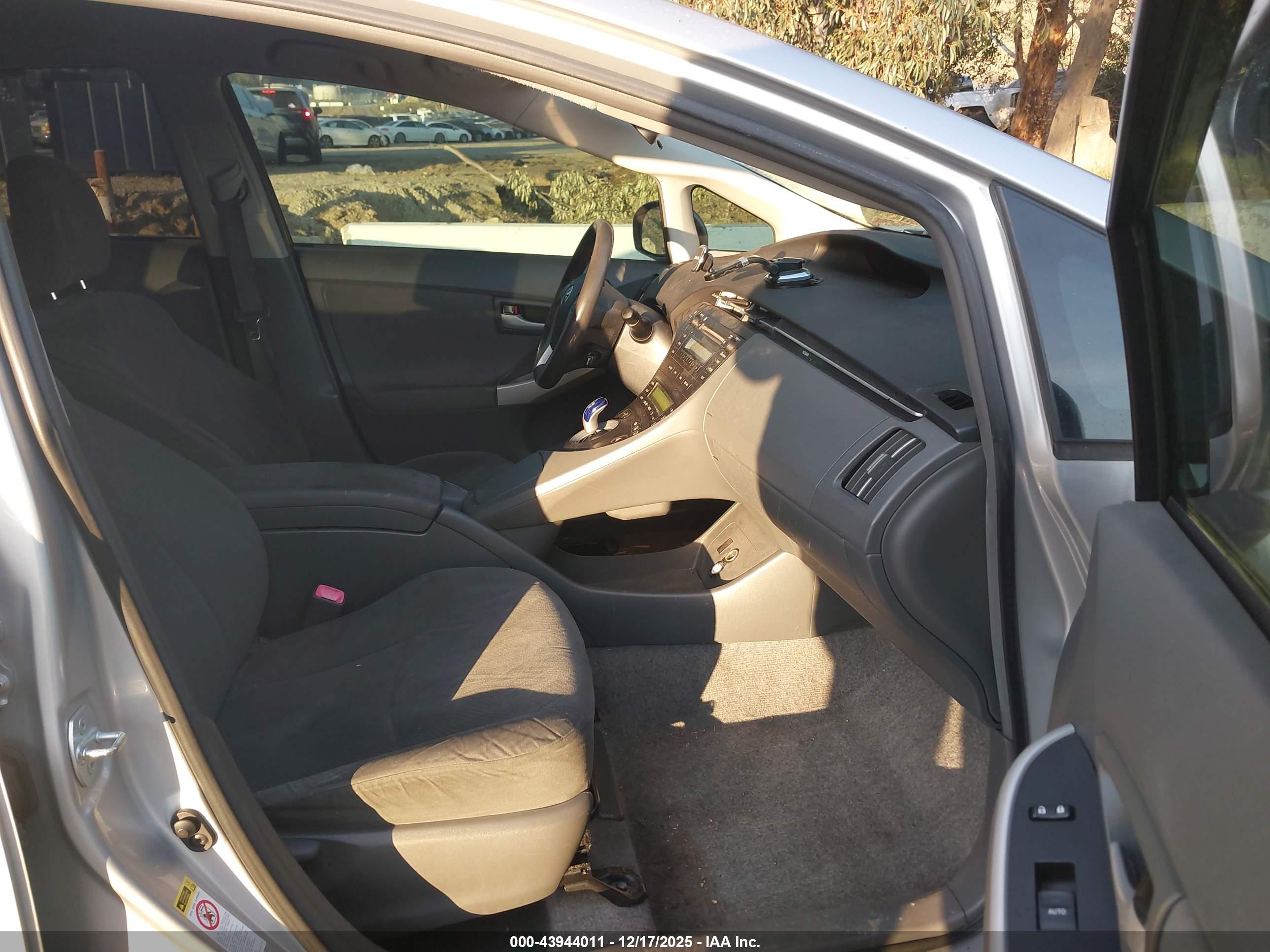 TOYOTA PRIUS image 5