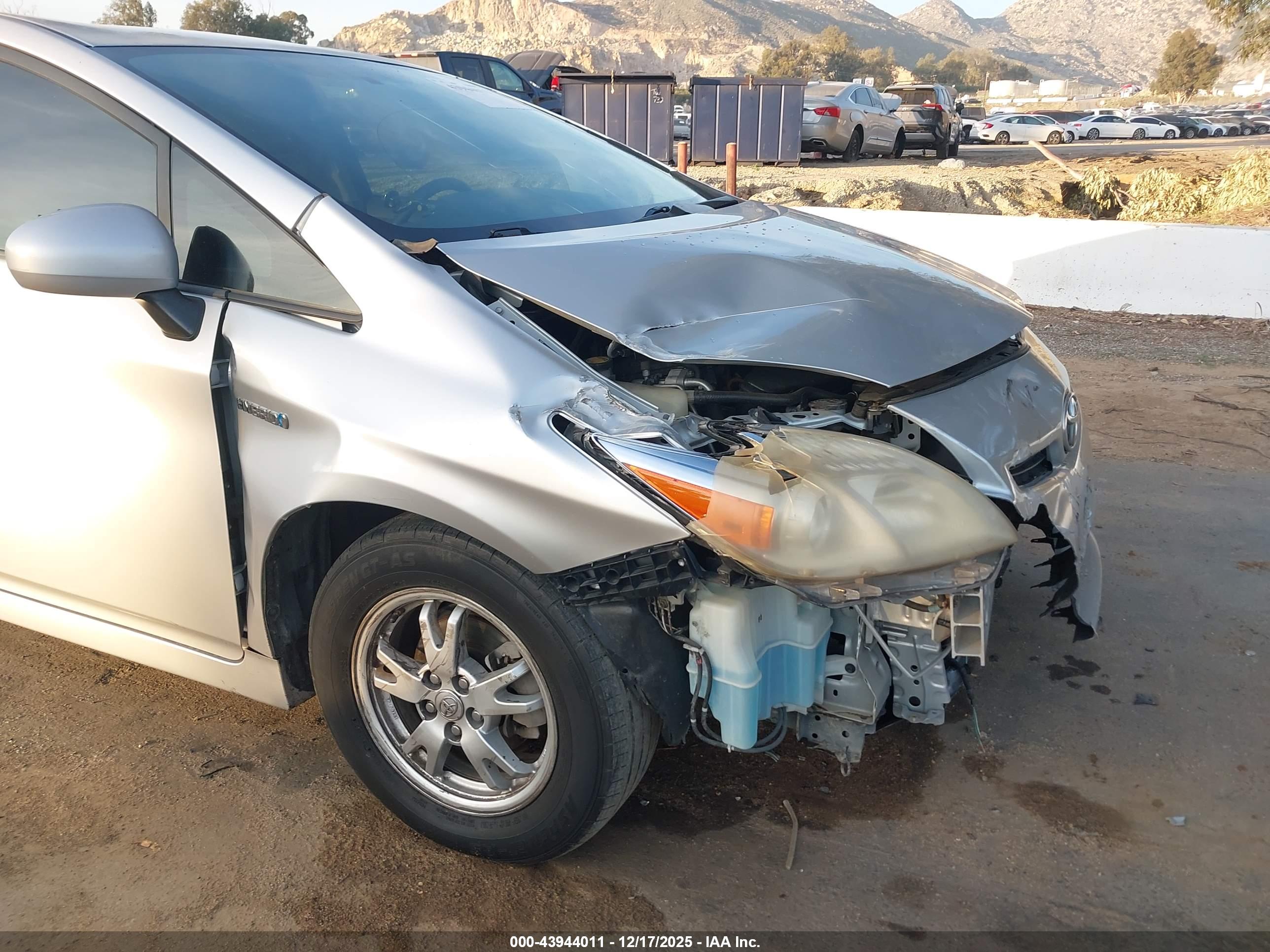 TOYOTA PRIUS image 6