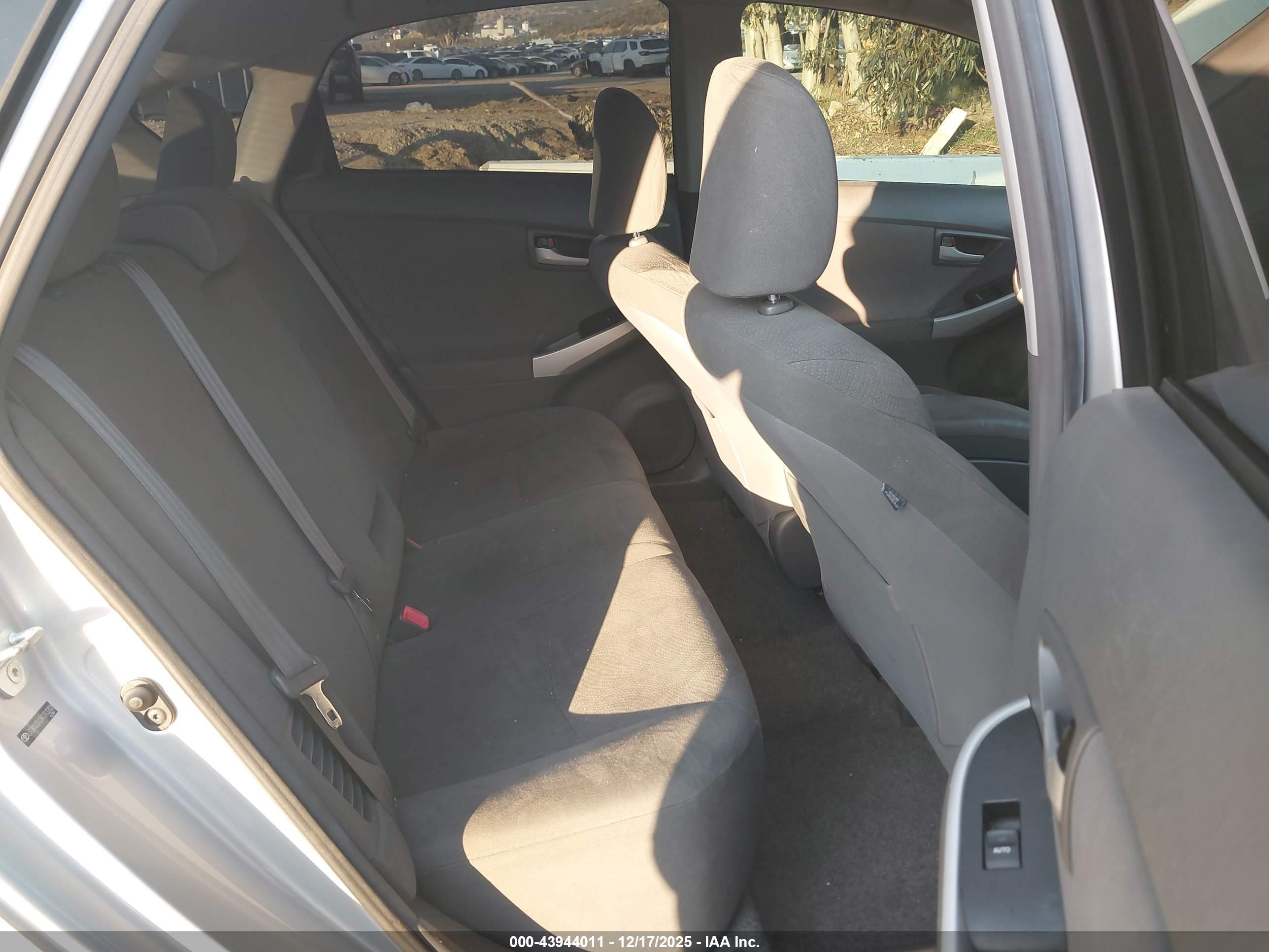 TOYOTA PRIUS image 8
