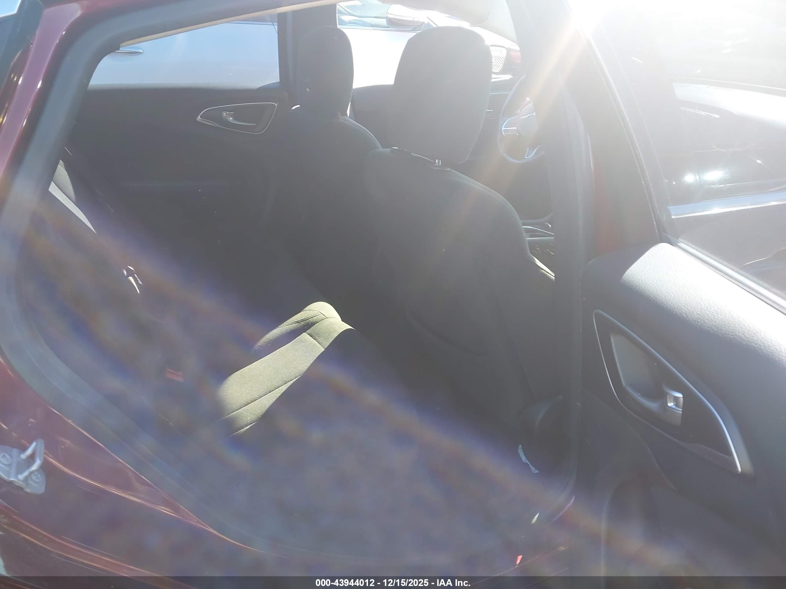 CHRYSLER 200 image 8