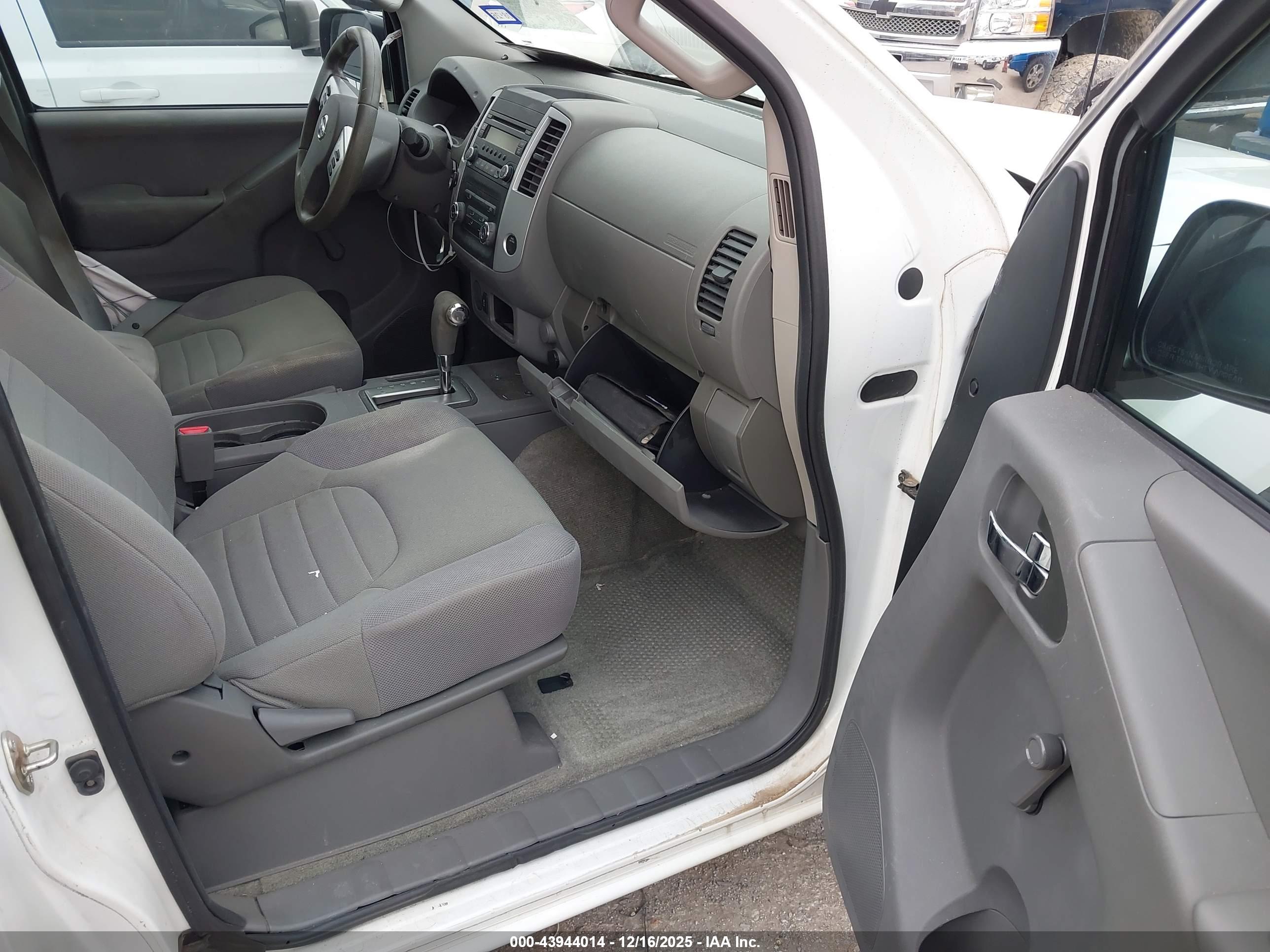 NISSAN FRONTIER image 5