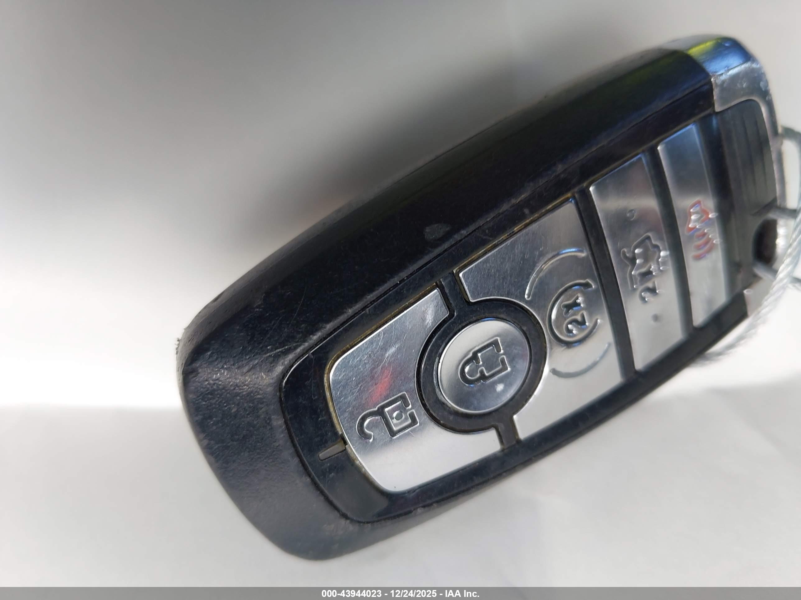 FORD FUSION image 11