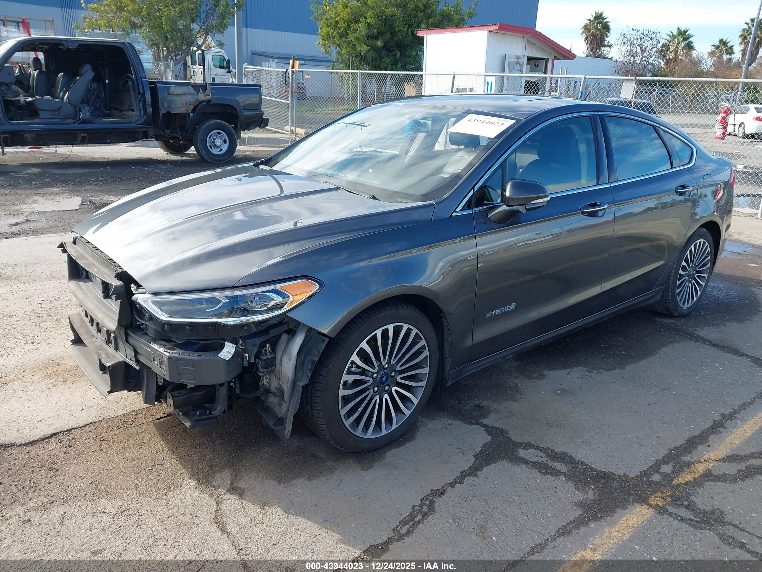 FORD FUSION image 2