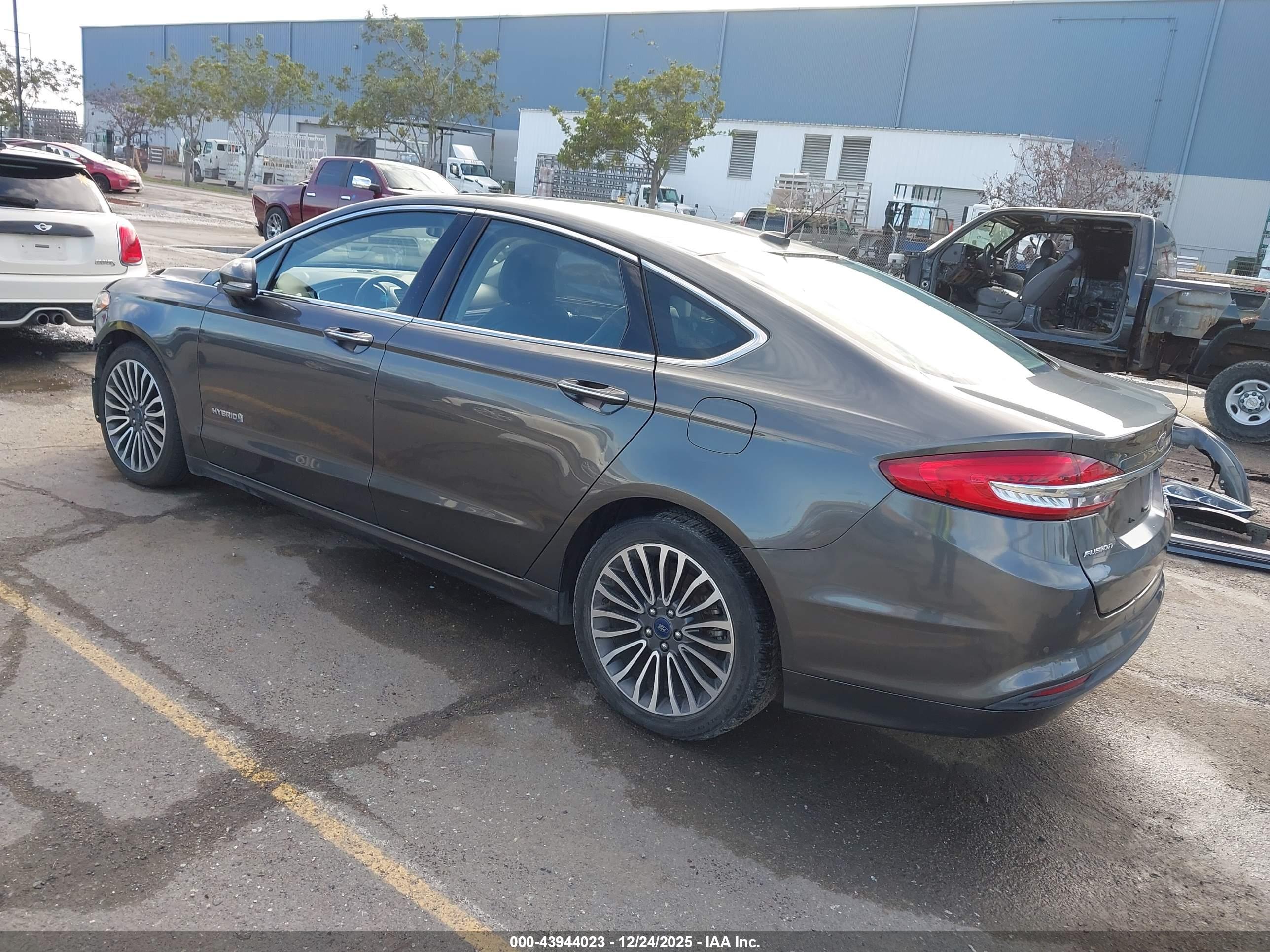 FORD FUSION image 3