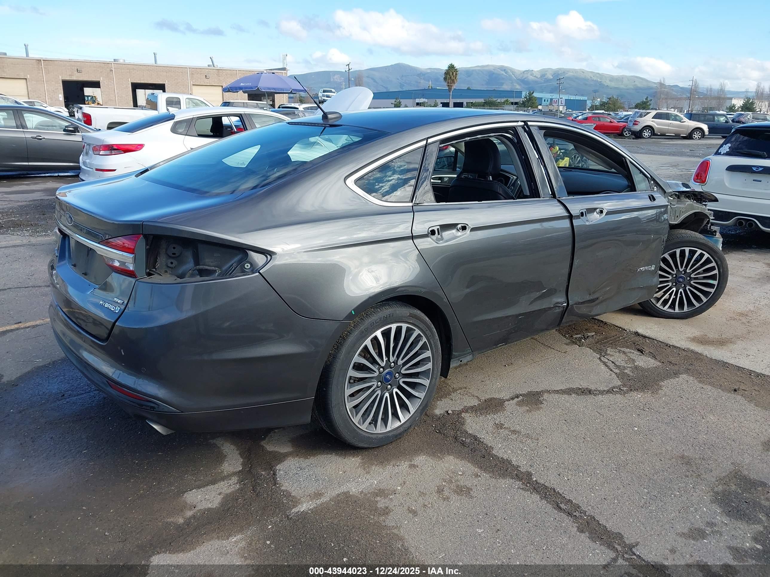 FORD FUSION image 4