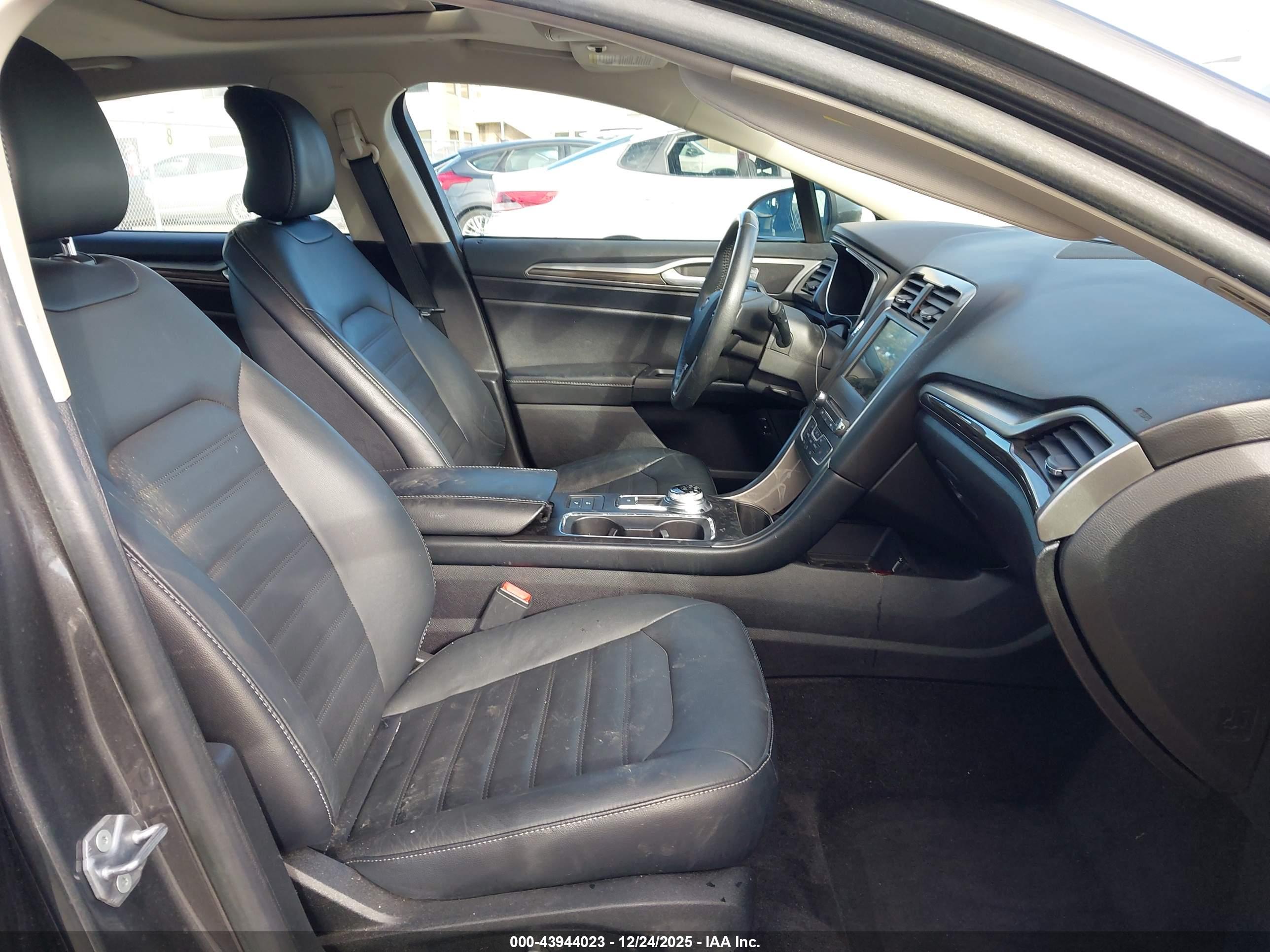 FORD FUSION image 5