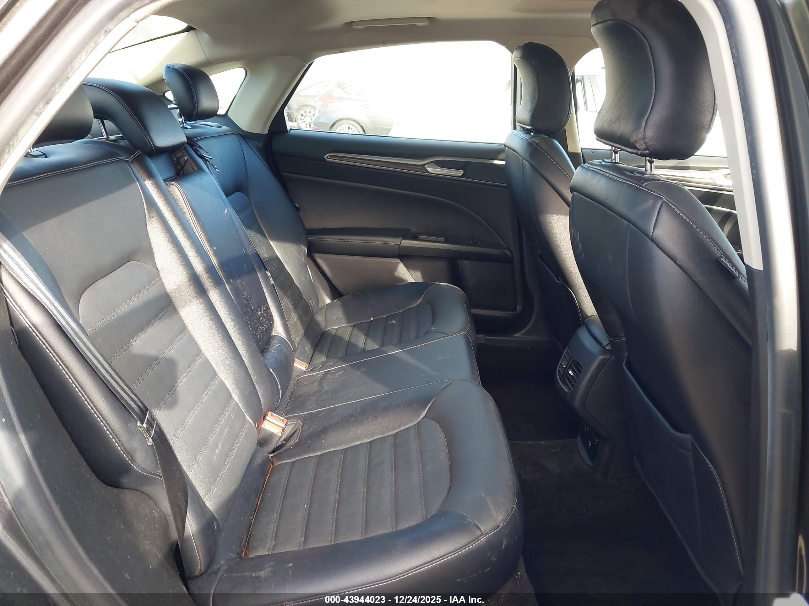 FORD FUSION image 8