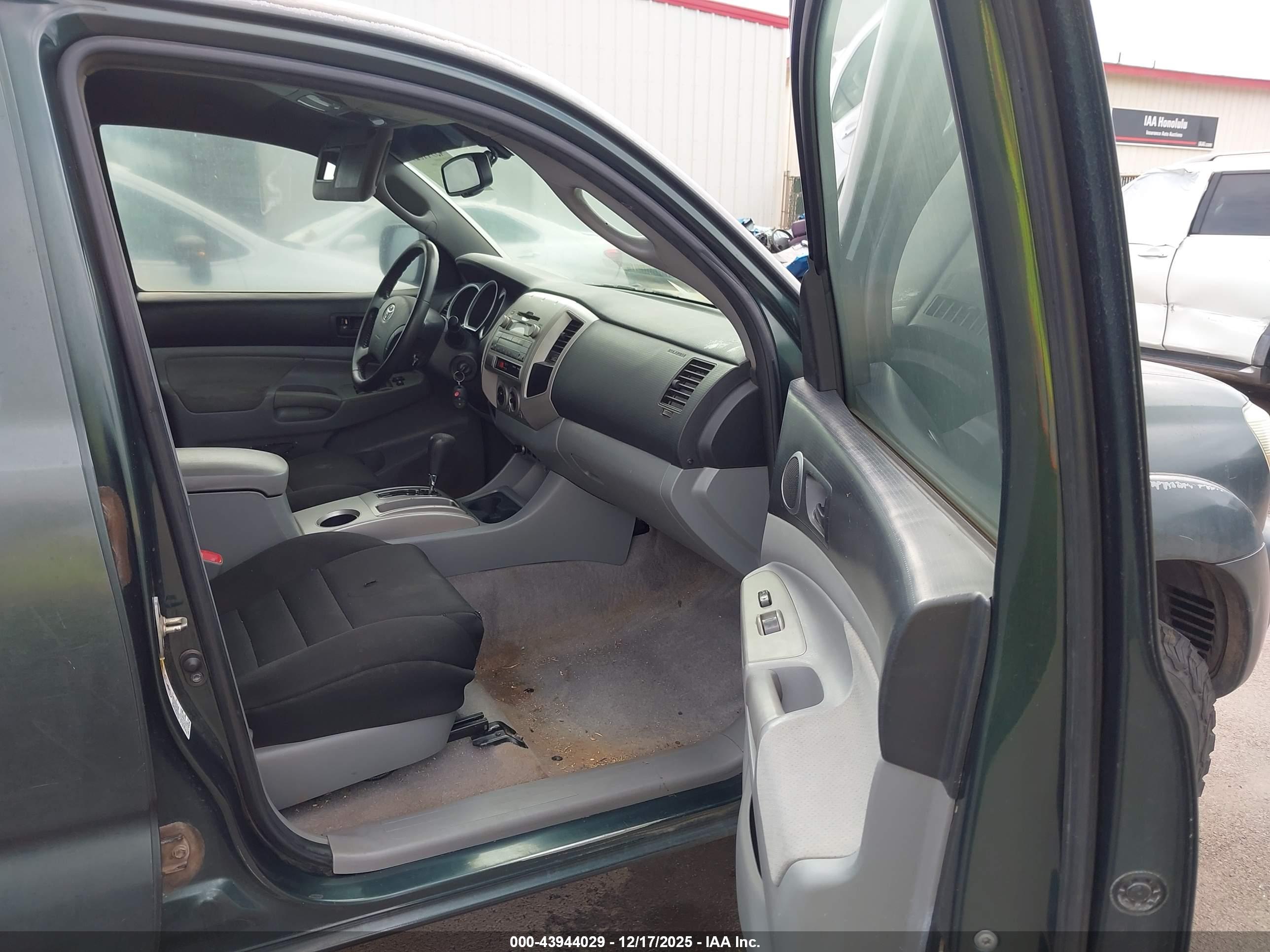 TOYOTA TACOMA image 5