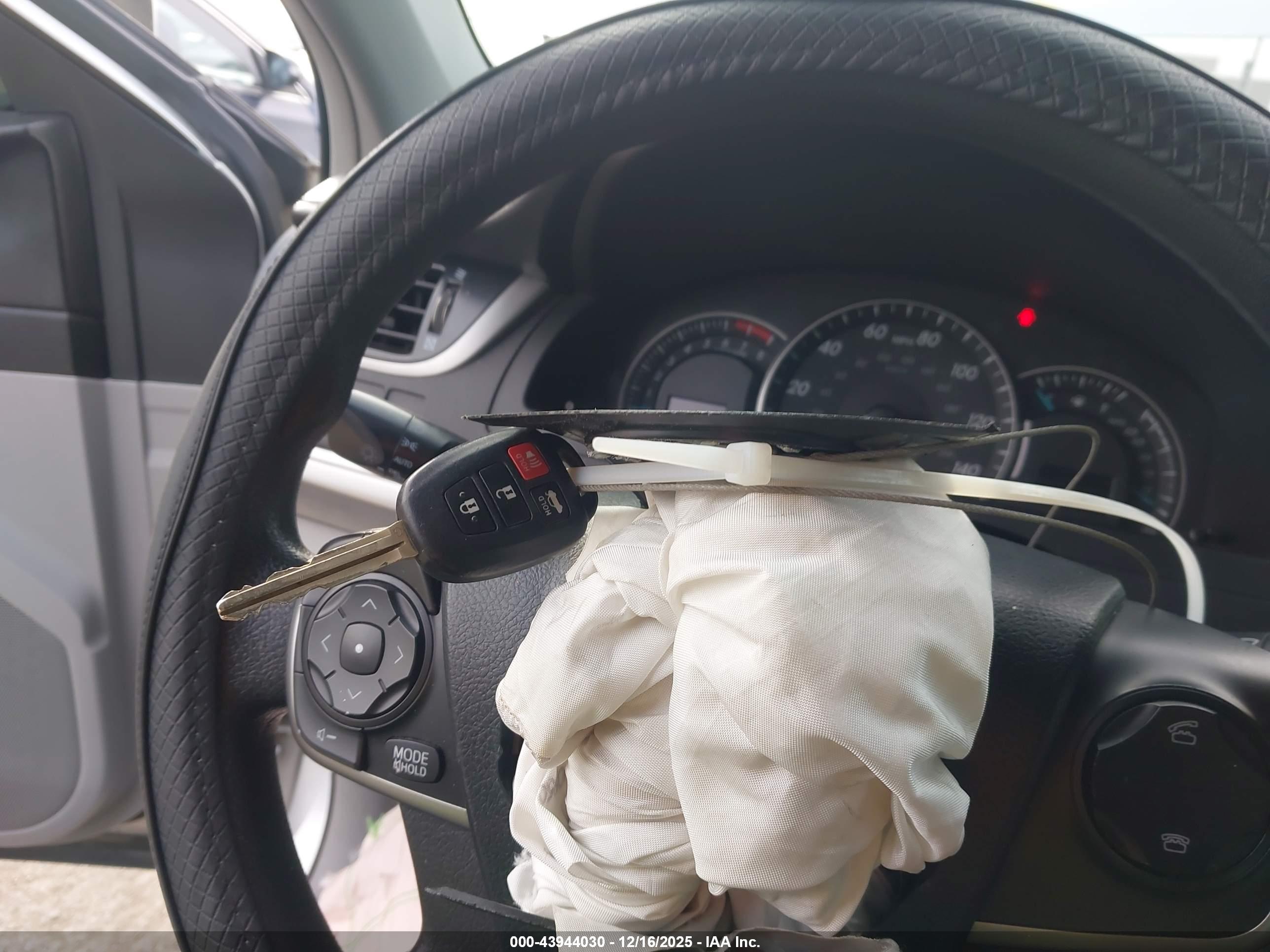 TOYOTA CAMRY image 11