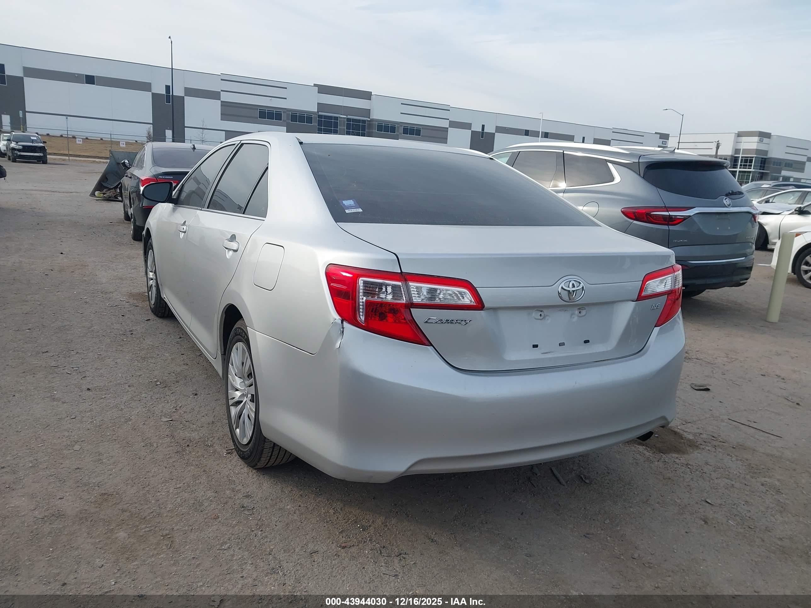TOYOTA CAMRY image 3