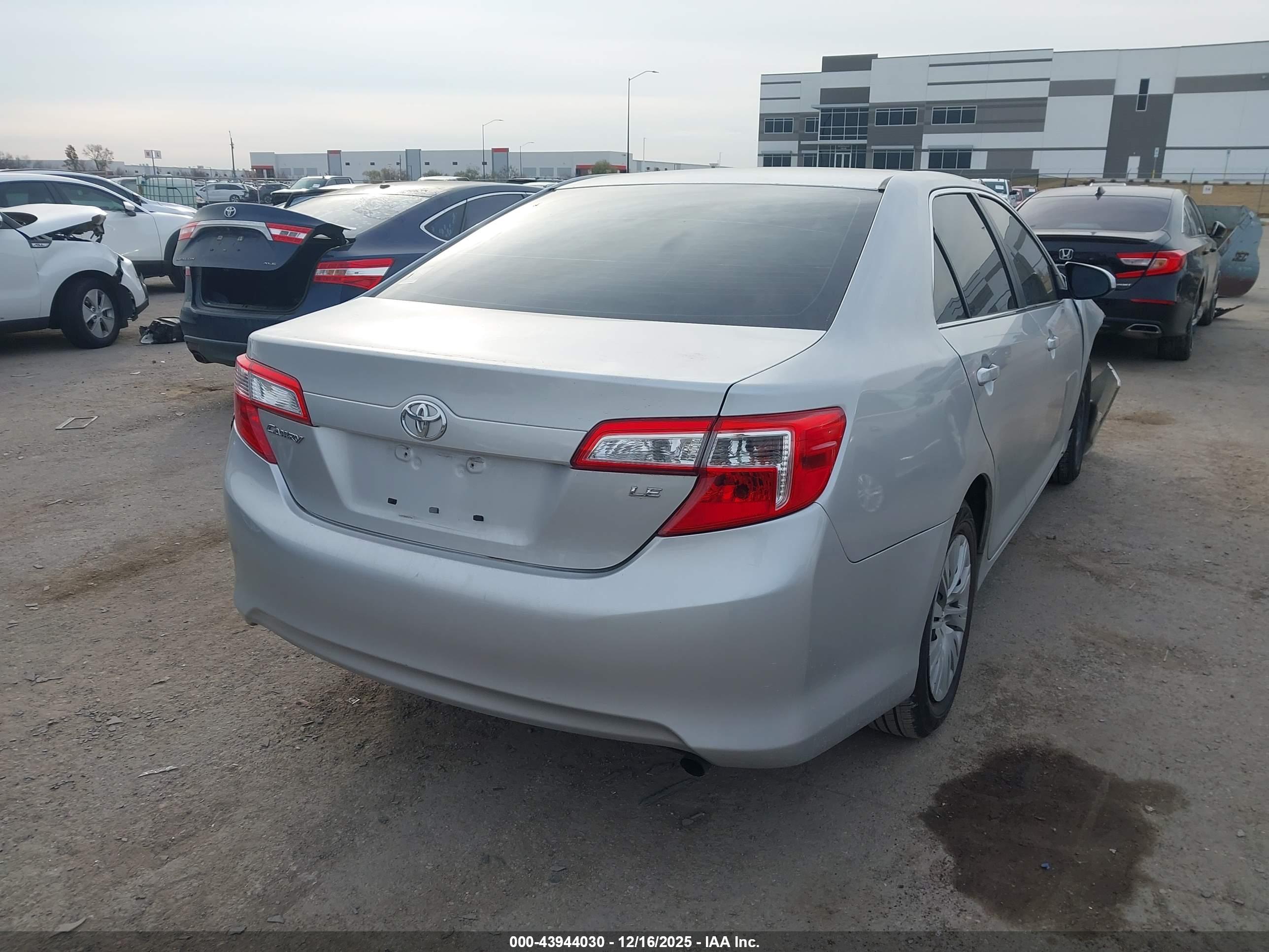 TOYOTA CAMRY image 4