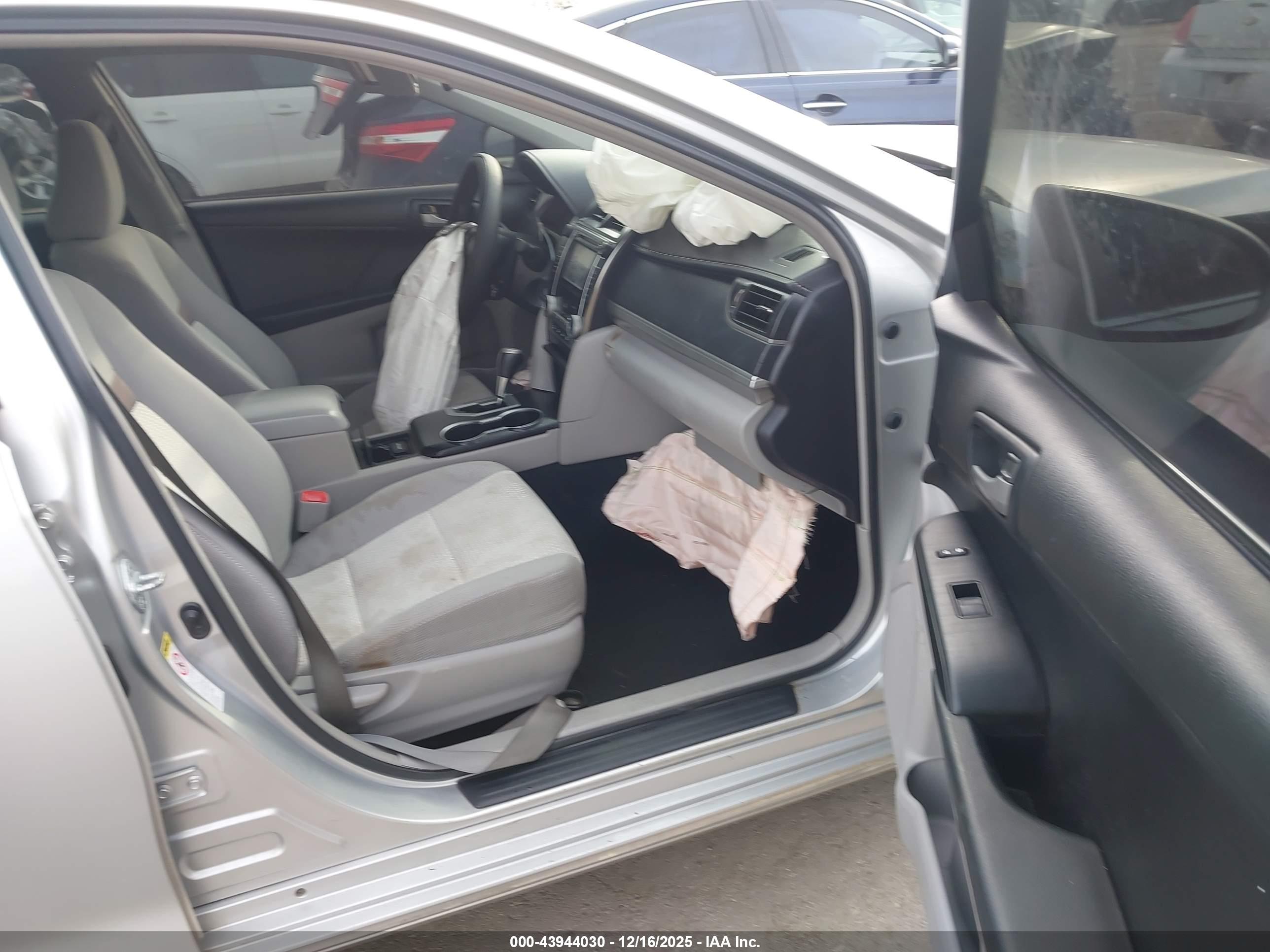 TOYOTA CAMRY image 5
