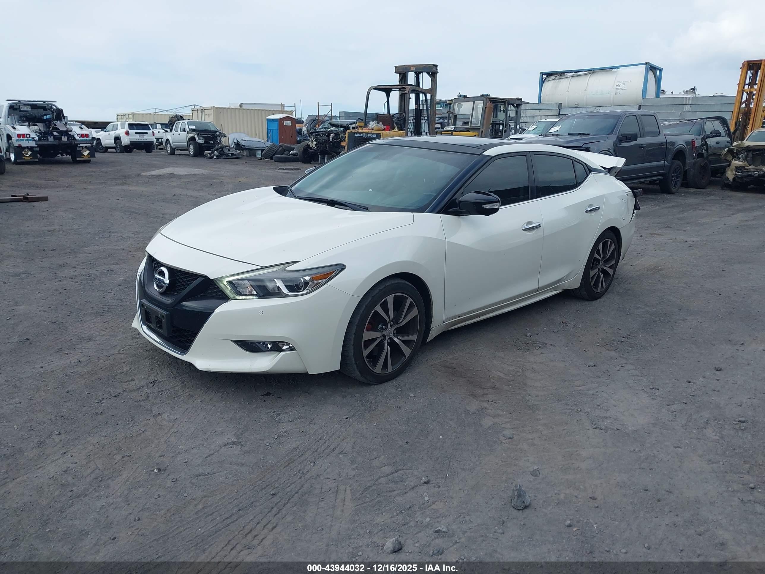 NISSAN MAXIMA image 2
