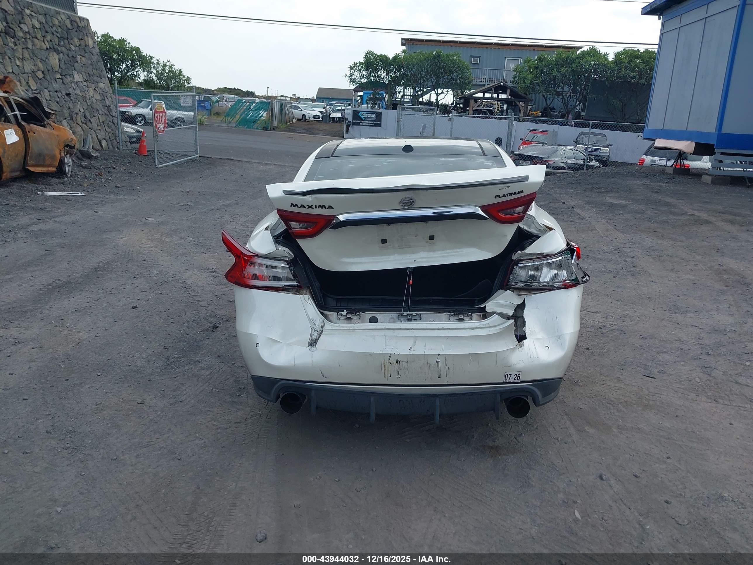 NISSAN MAXIMA image 6