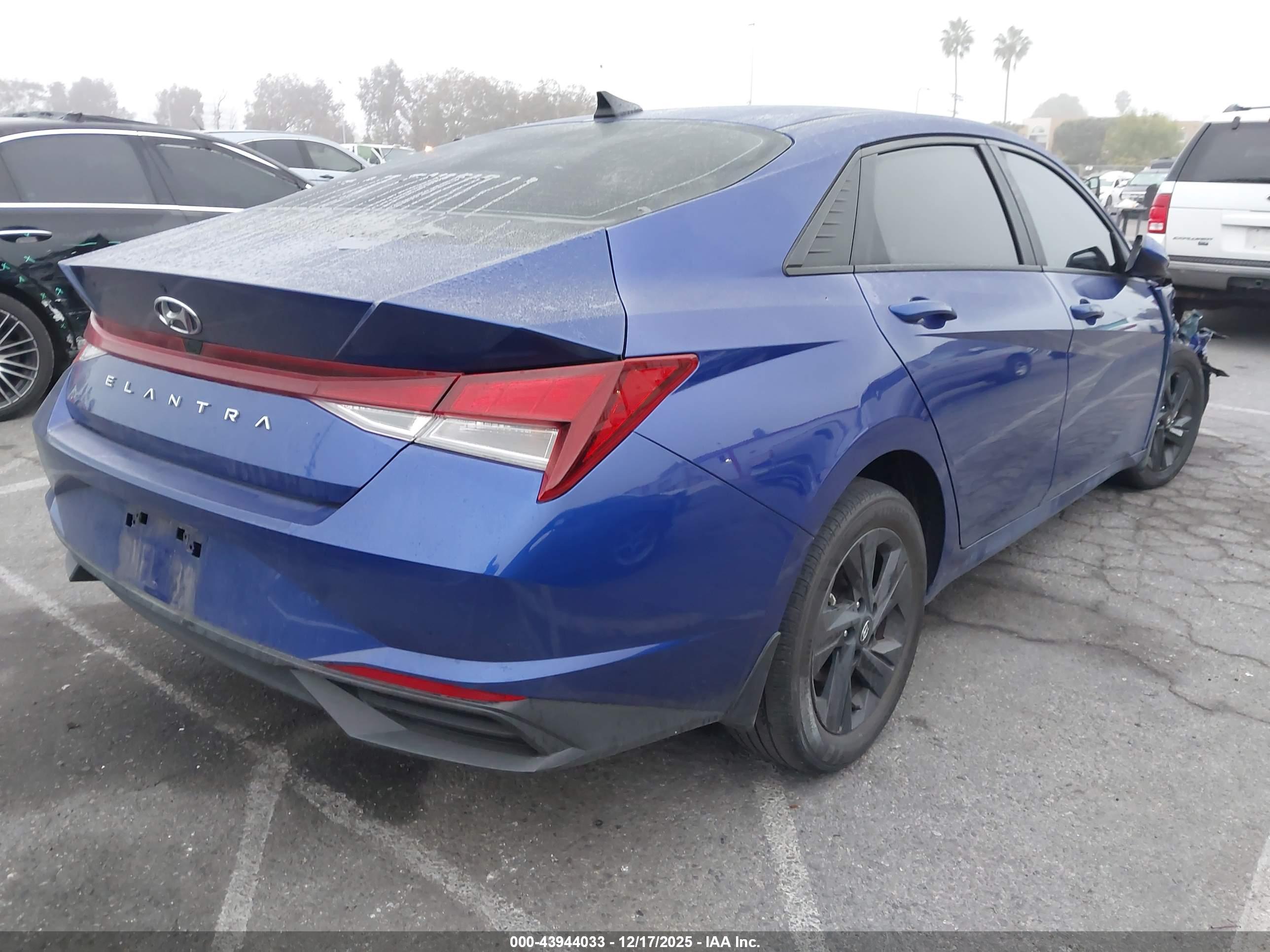 HYUNDAI ELANTRA image 4