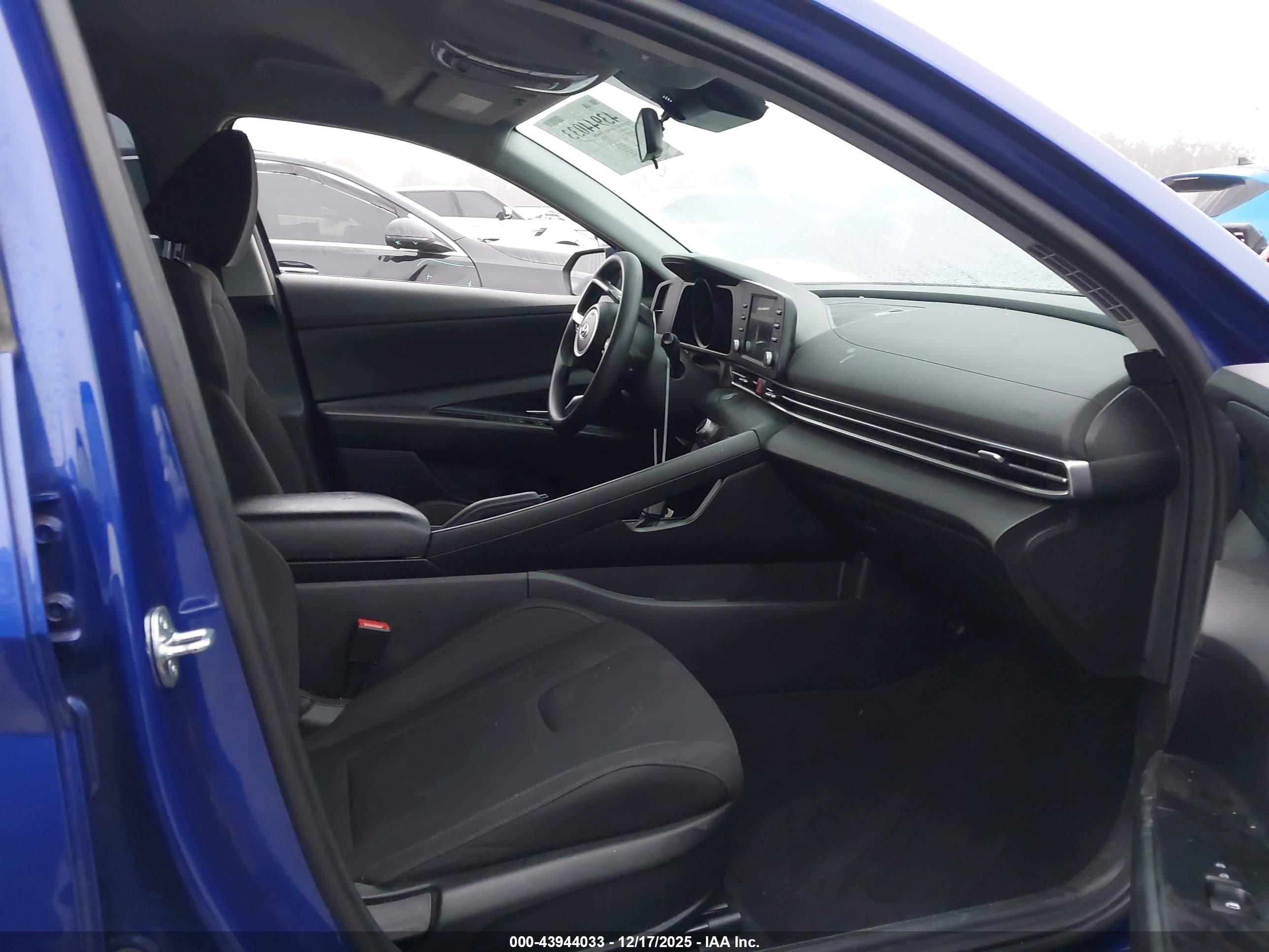 HYUNDAI ELANTRA image 5