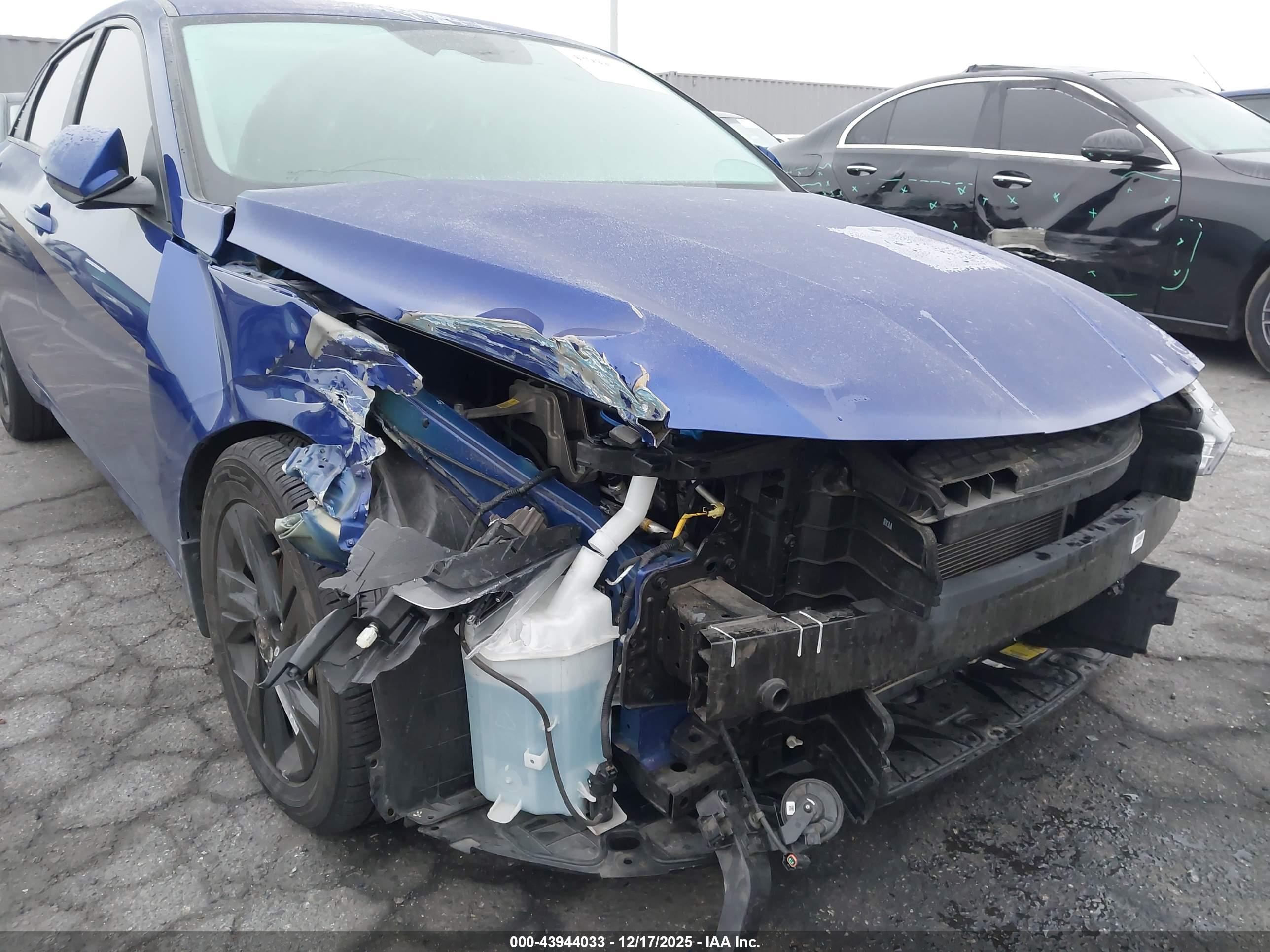 HYUNDAI ELANTRA image 6