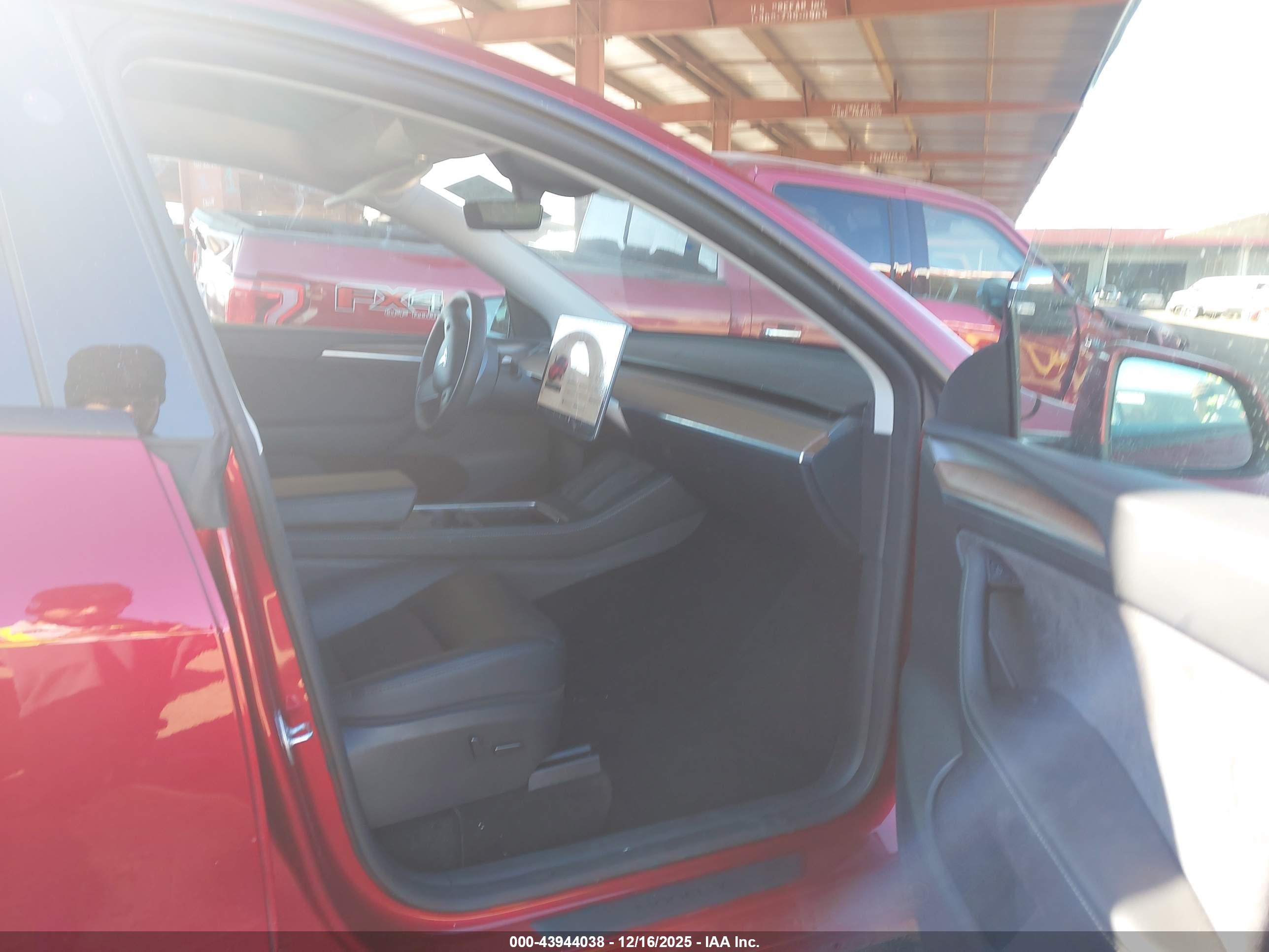 TESLA MODEL image 5
