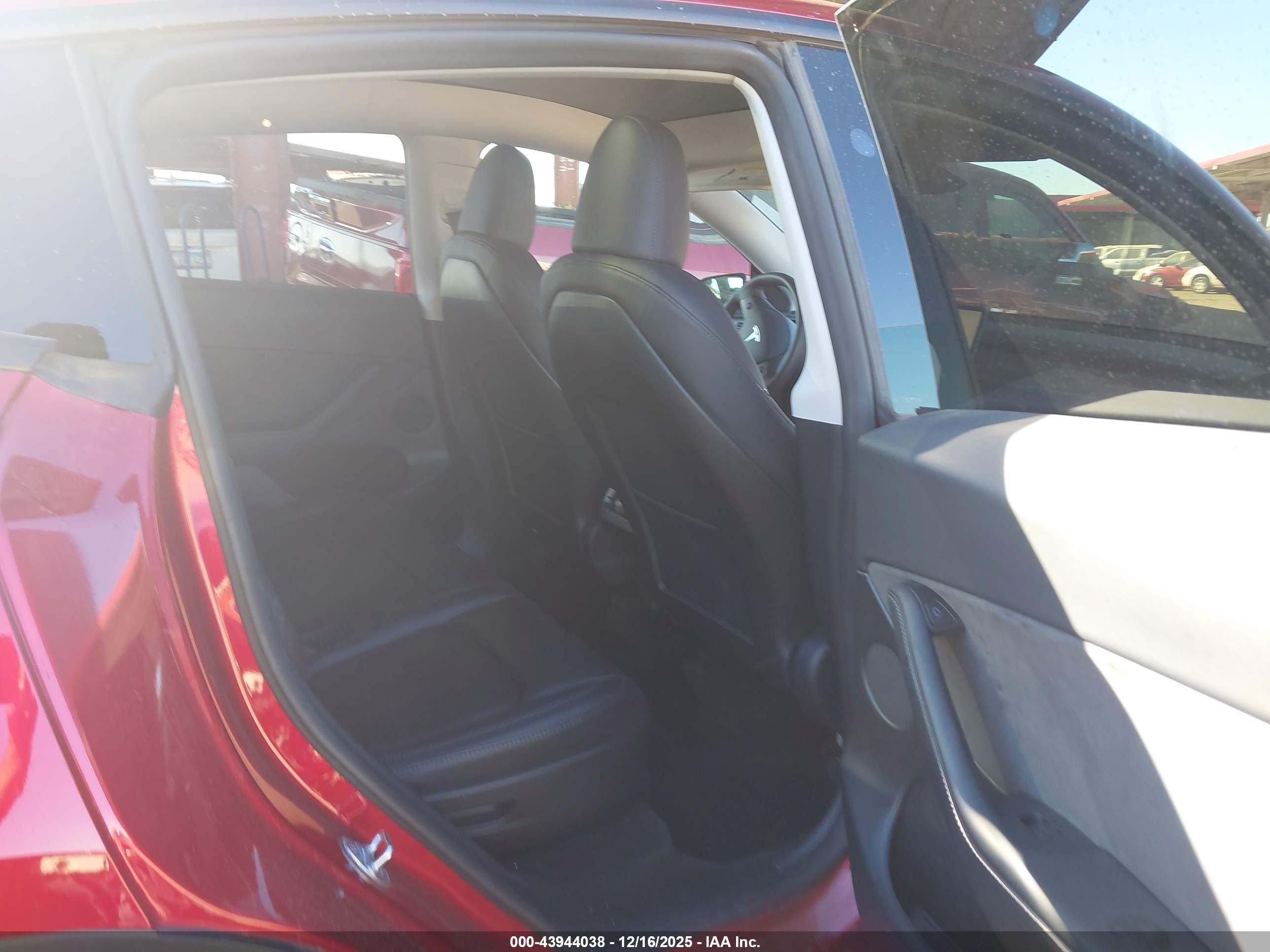 TESLA MODEL image 8