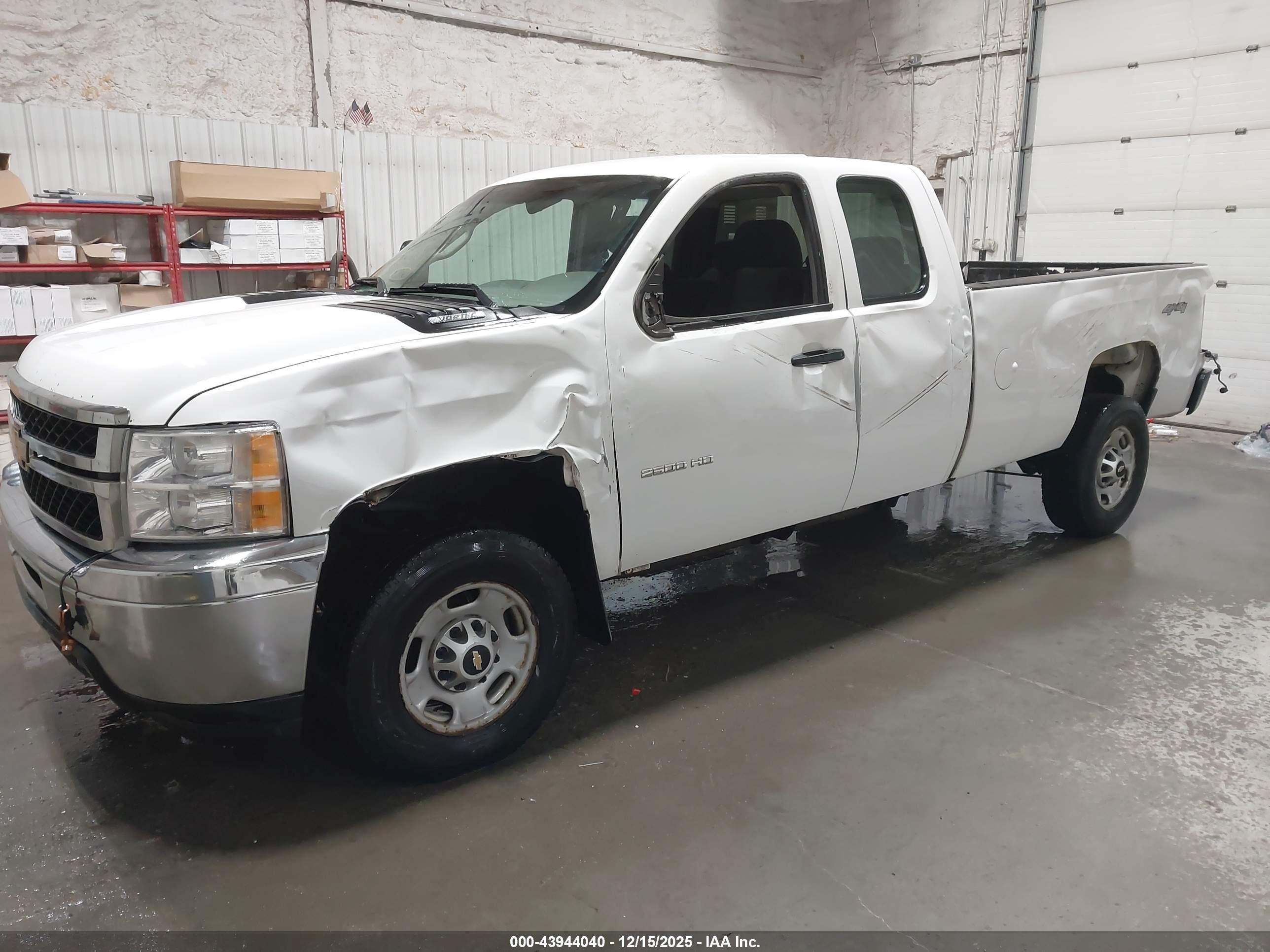 CHEVROLET SILVERADO image 2