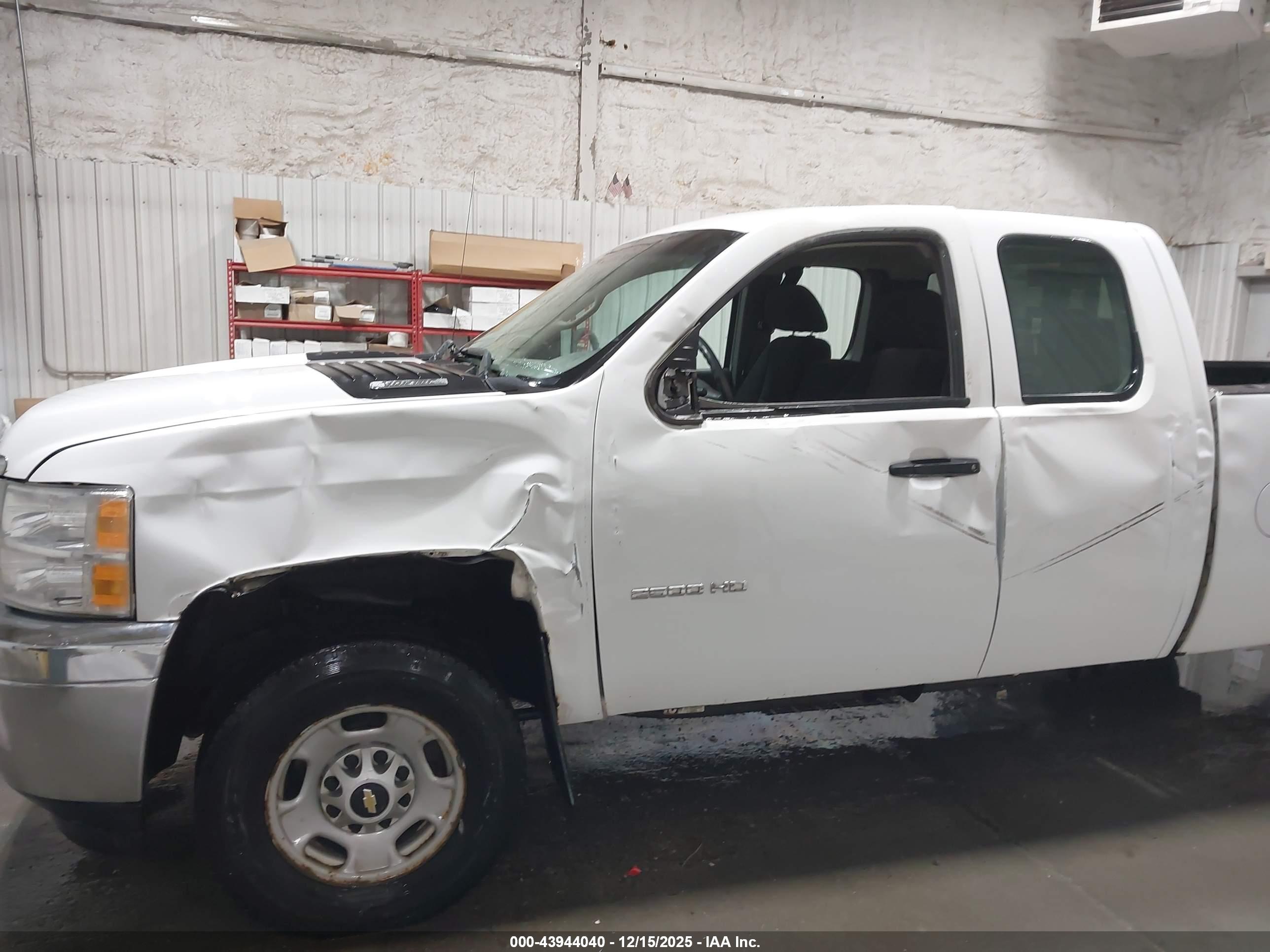 CHEVROLET SILVERADO image 6