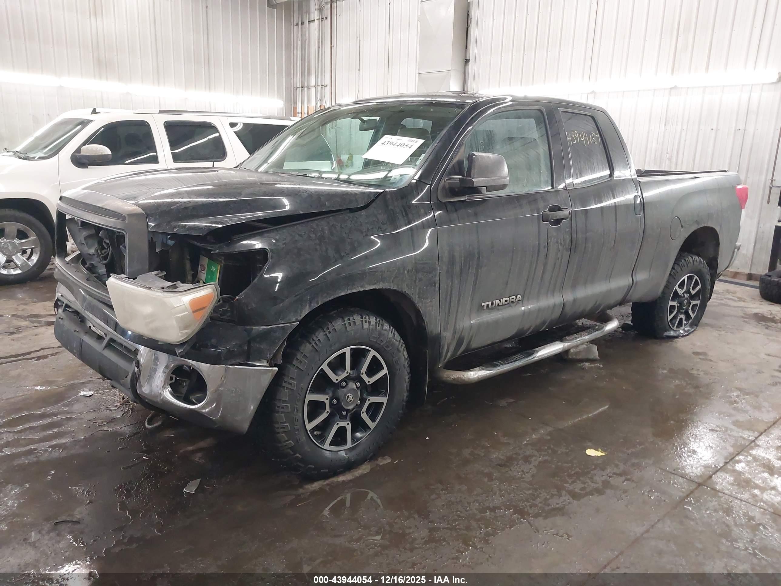 TOYOTA TUNDRA image 2