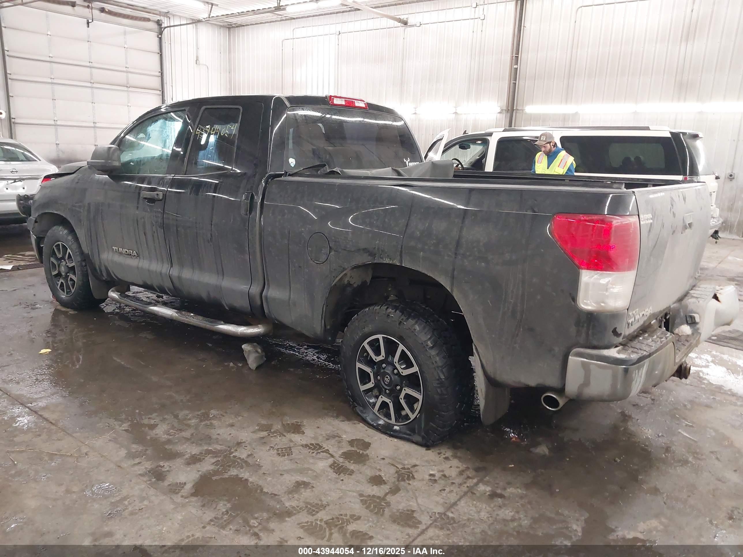 TOYOTA TUNDRA image 3