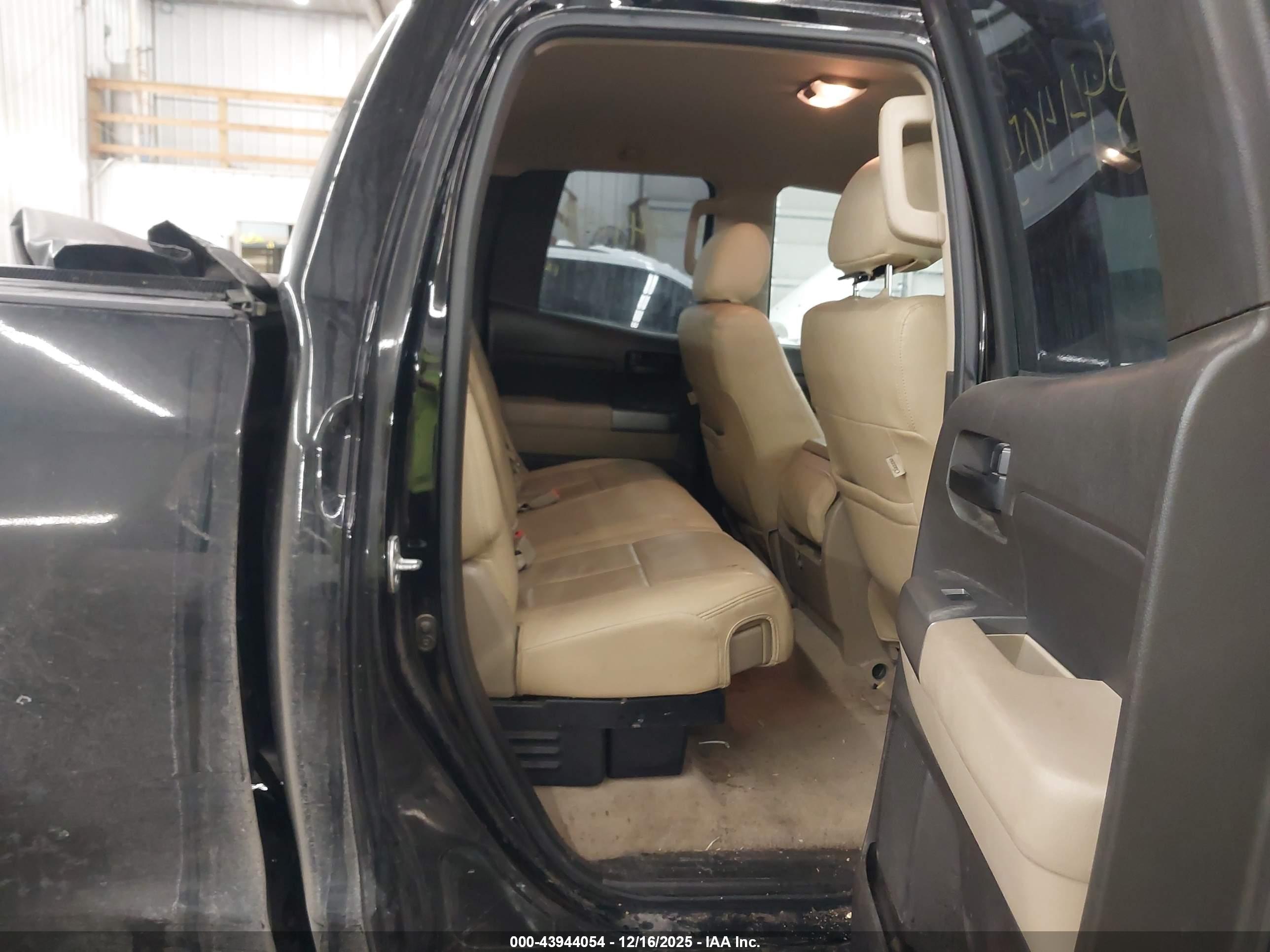 TOYOTA TUNDRA image 8
