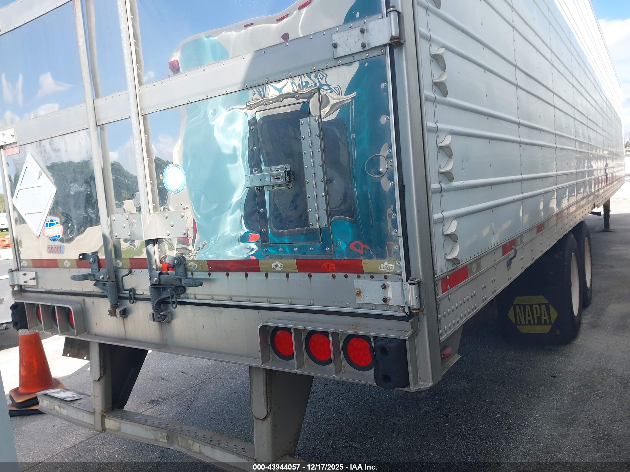 UTILITY TRAILER image 4