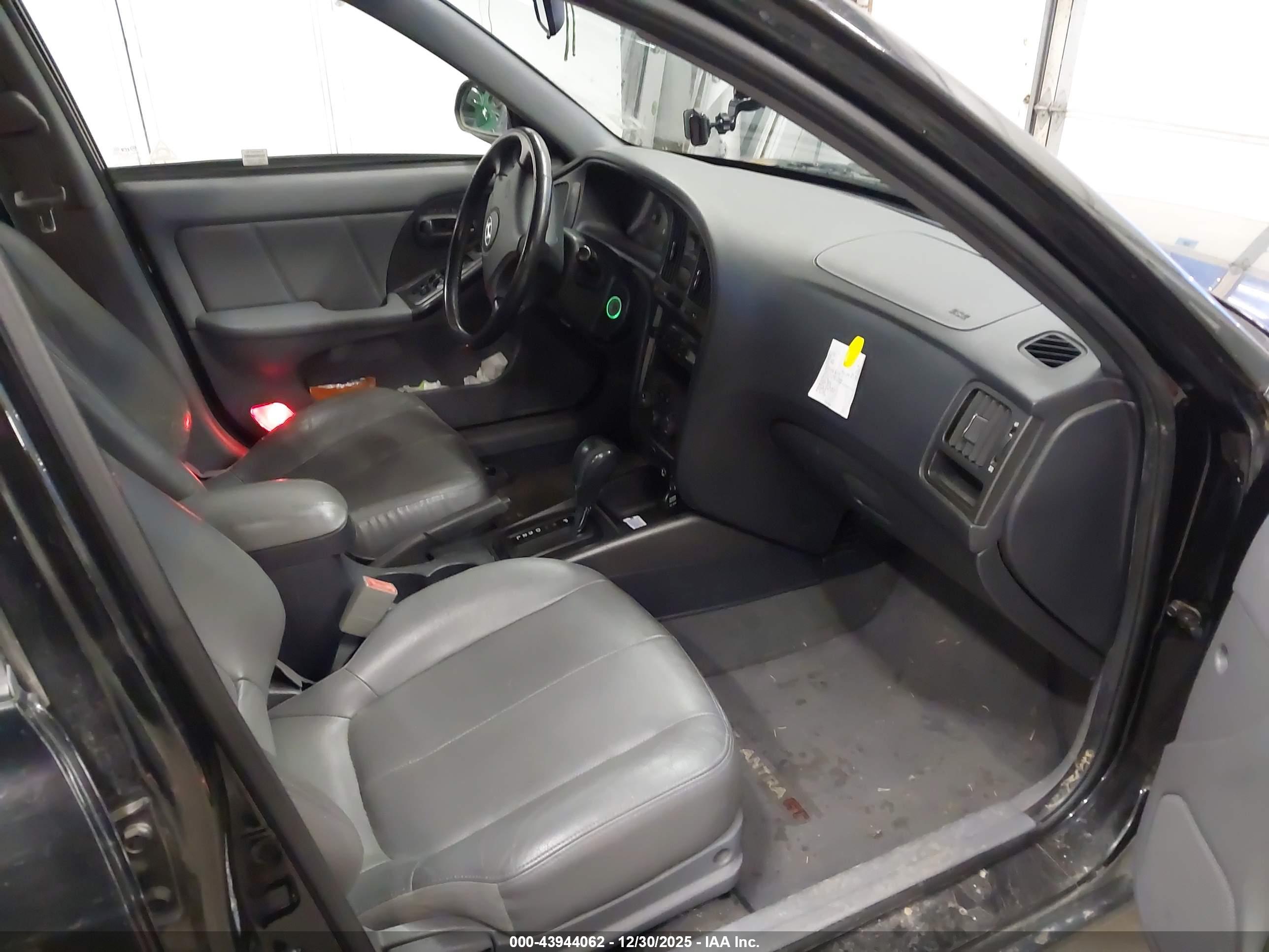 HYUNDAI ELANTRA image 5