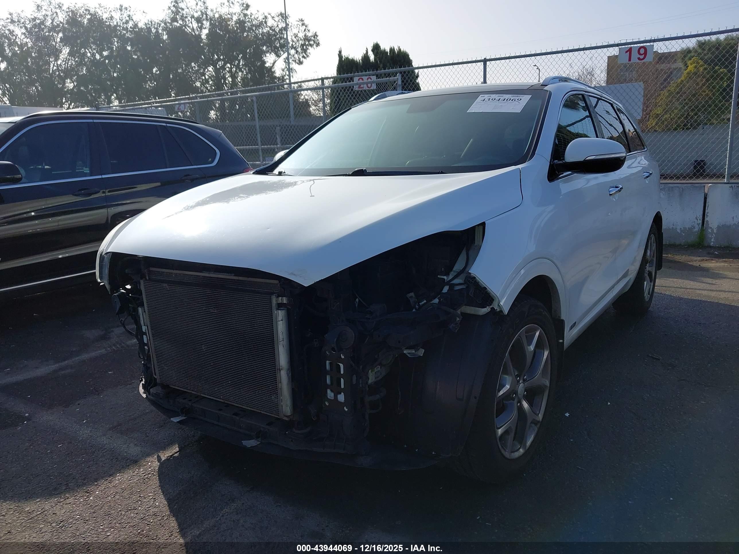 KIA SORENTO image 2