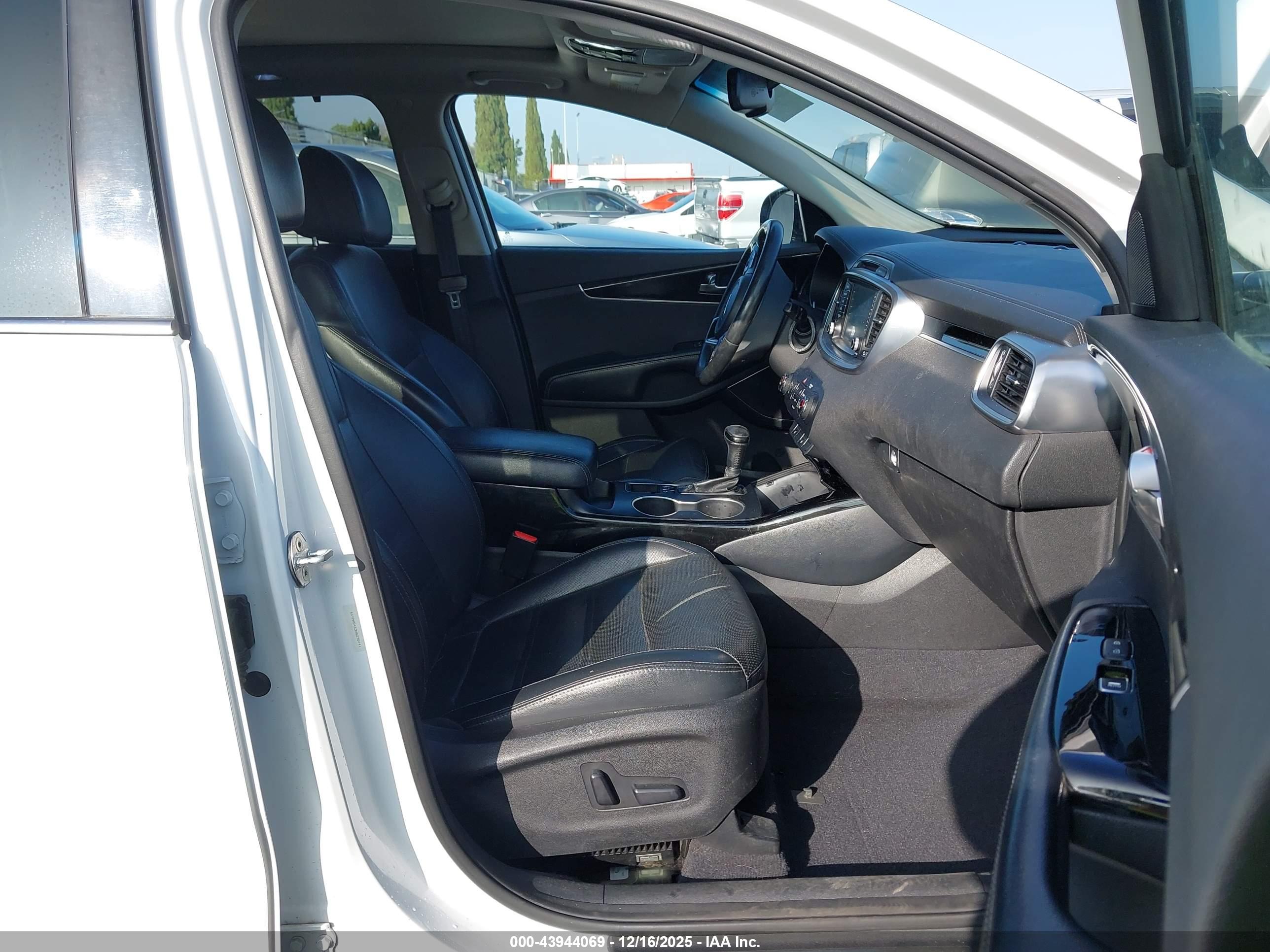 KIA SORENTO image 5