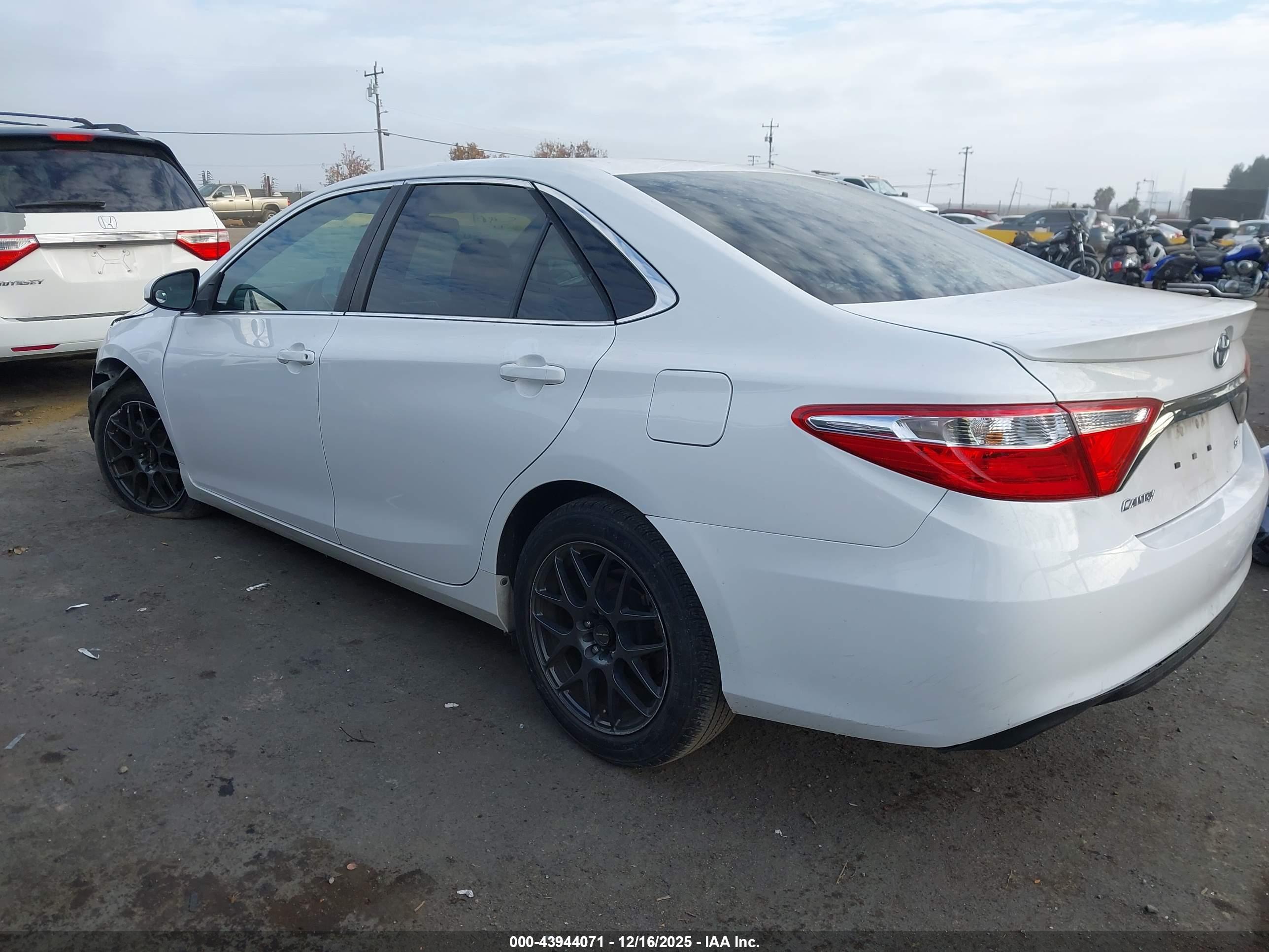 TOYOTA CAMRY image 3