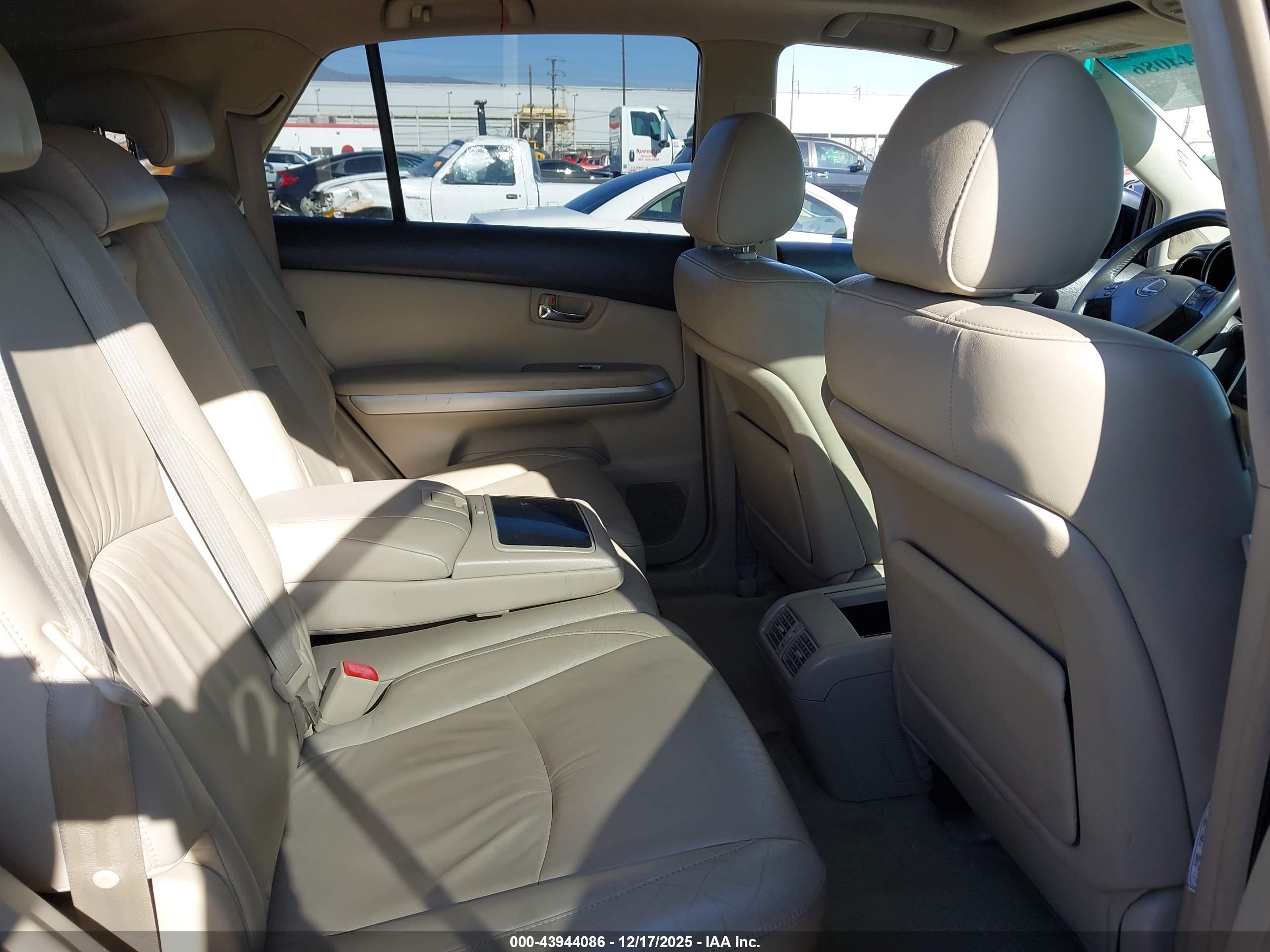 LEXUS RX image 8