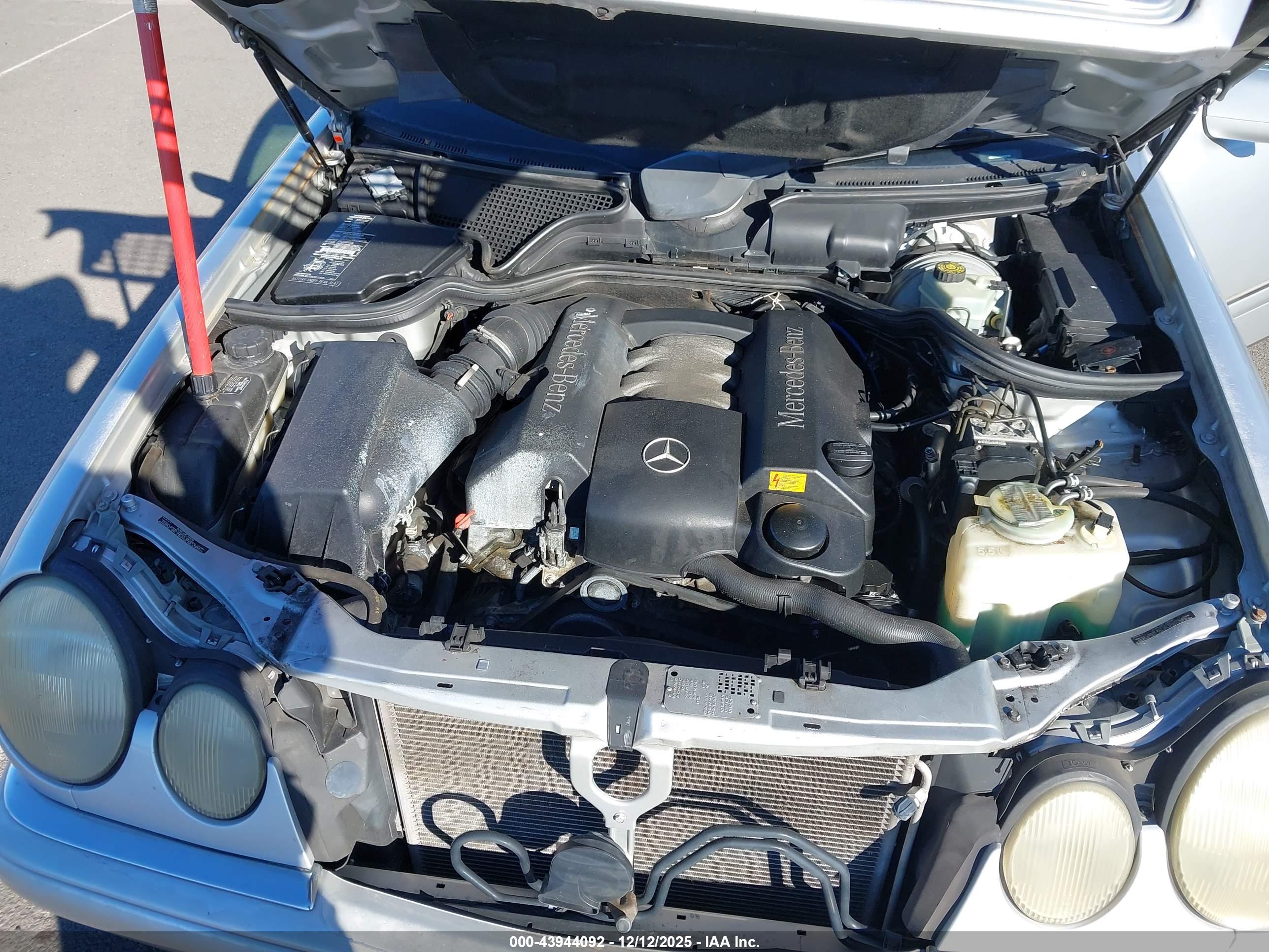 MERCEDES-BENZ E image 10