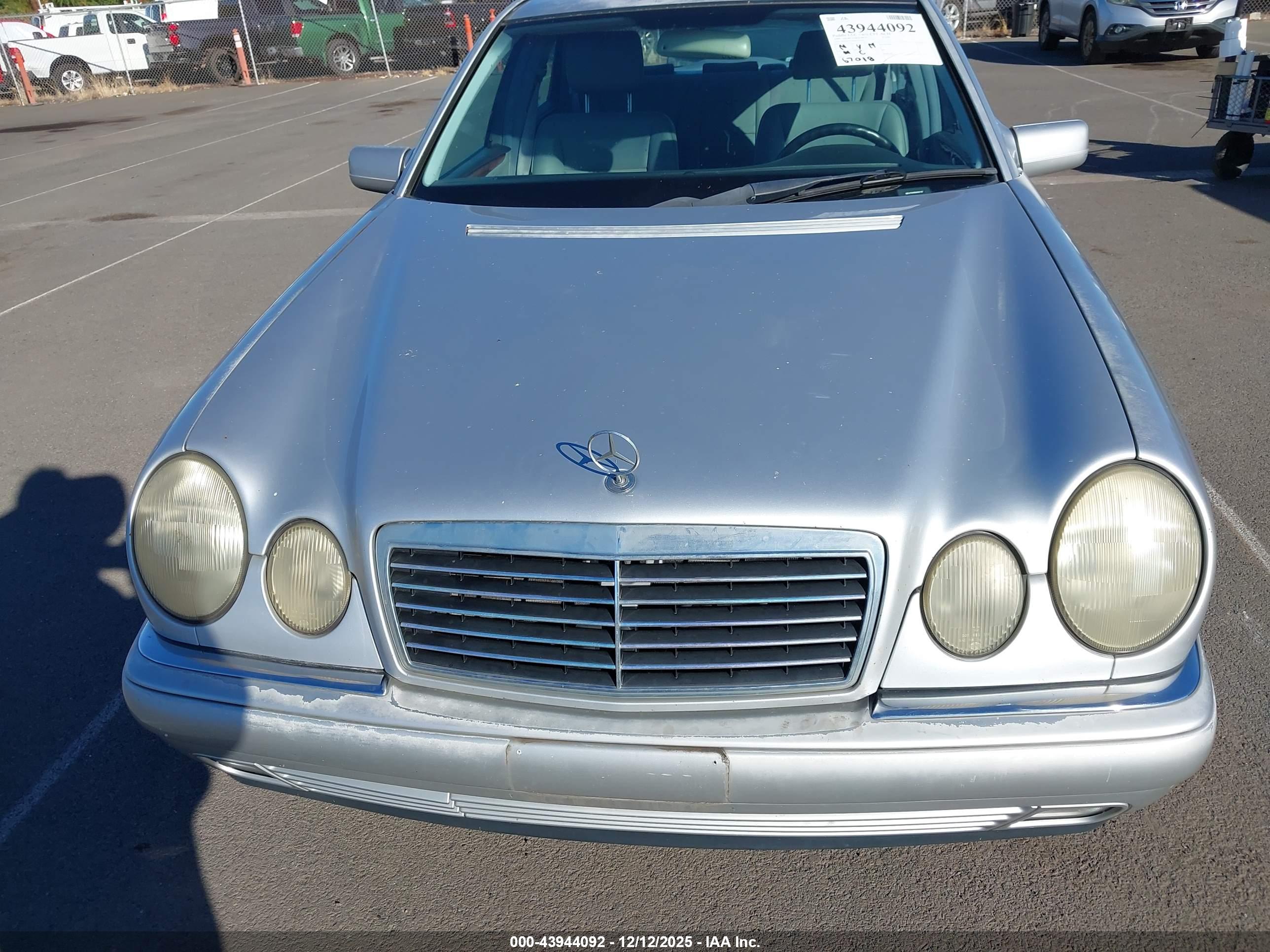 MERCEDES-BENZ E image 6