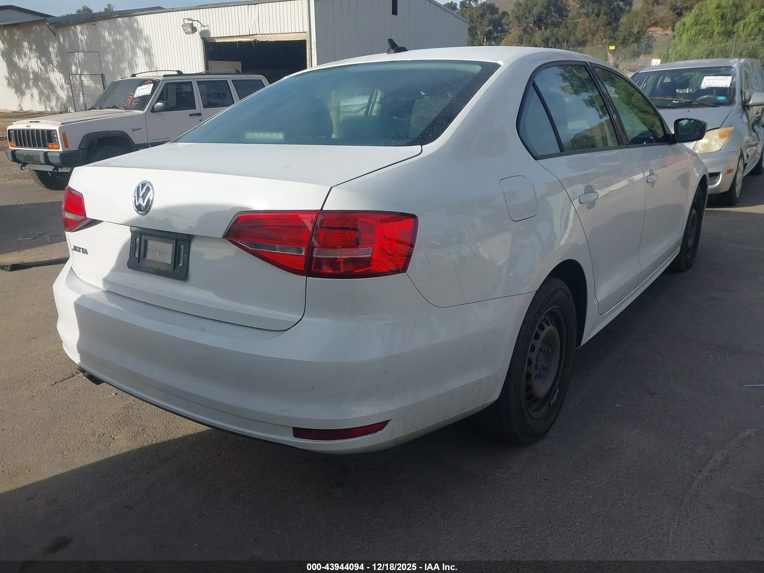 VOLKSWAGEN JETTA image 4