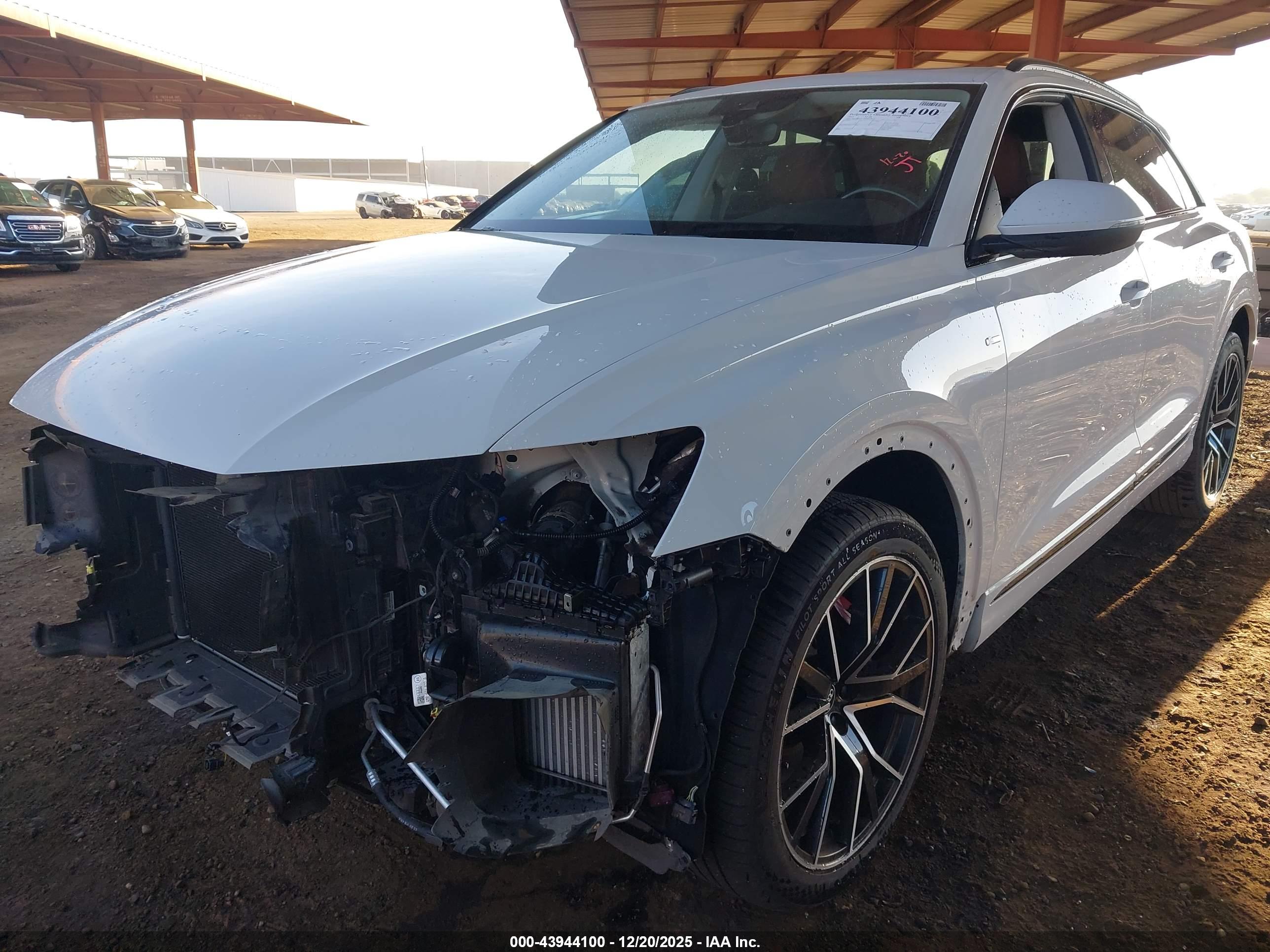 AUDI Q8 image 2