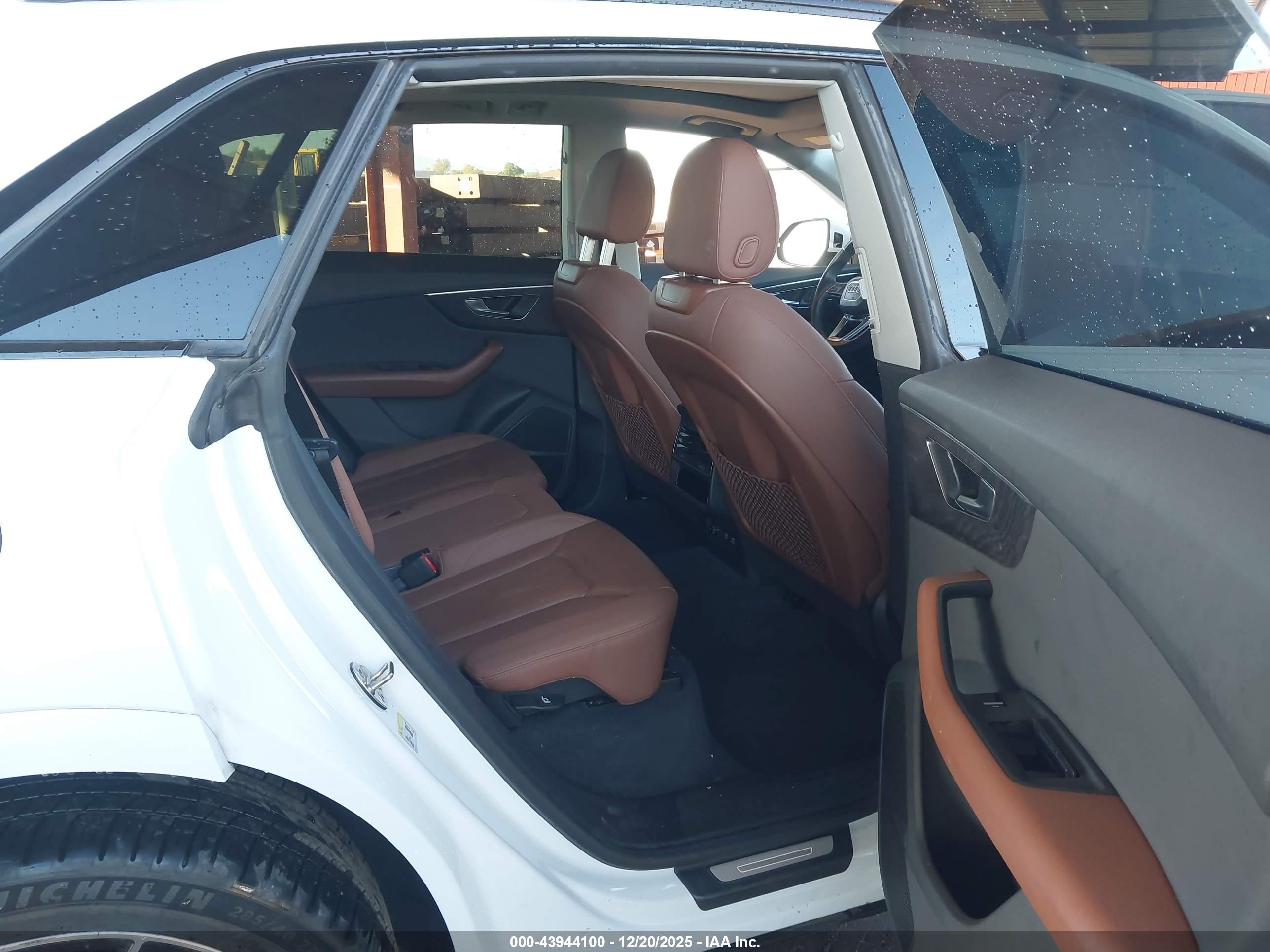 AUDI Q8 image 8