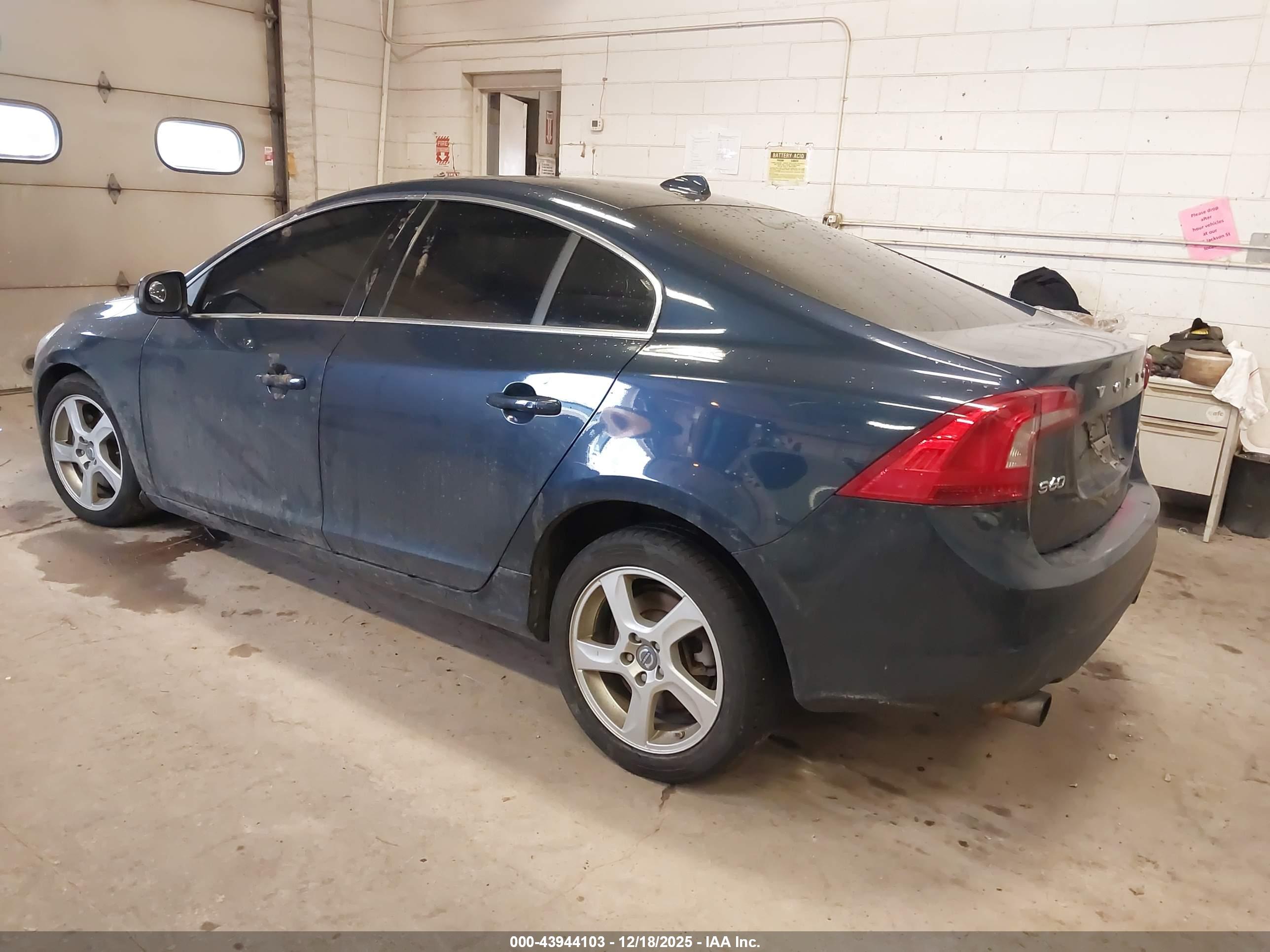 VOLVO S60 image 3