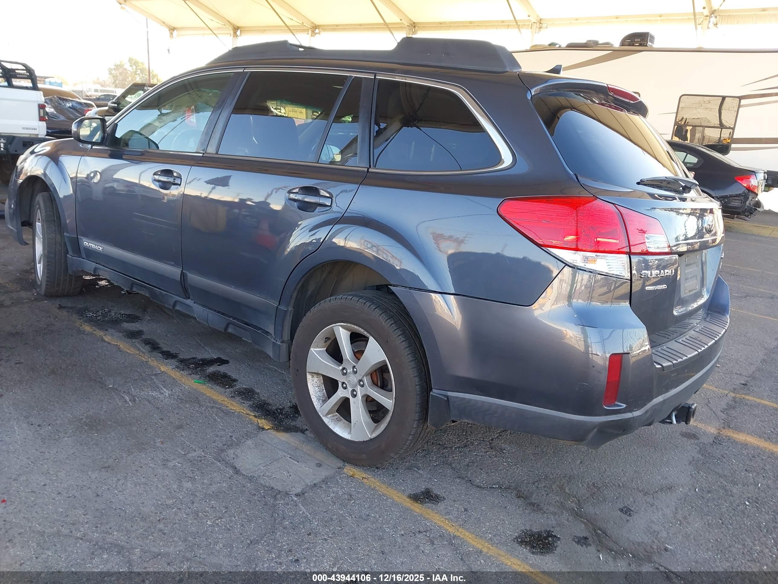 SUBARU OUTBACK image 3