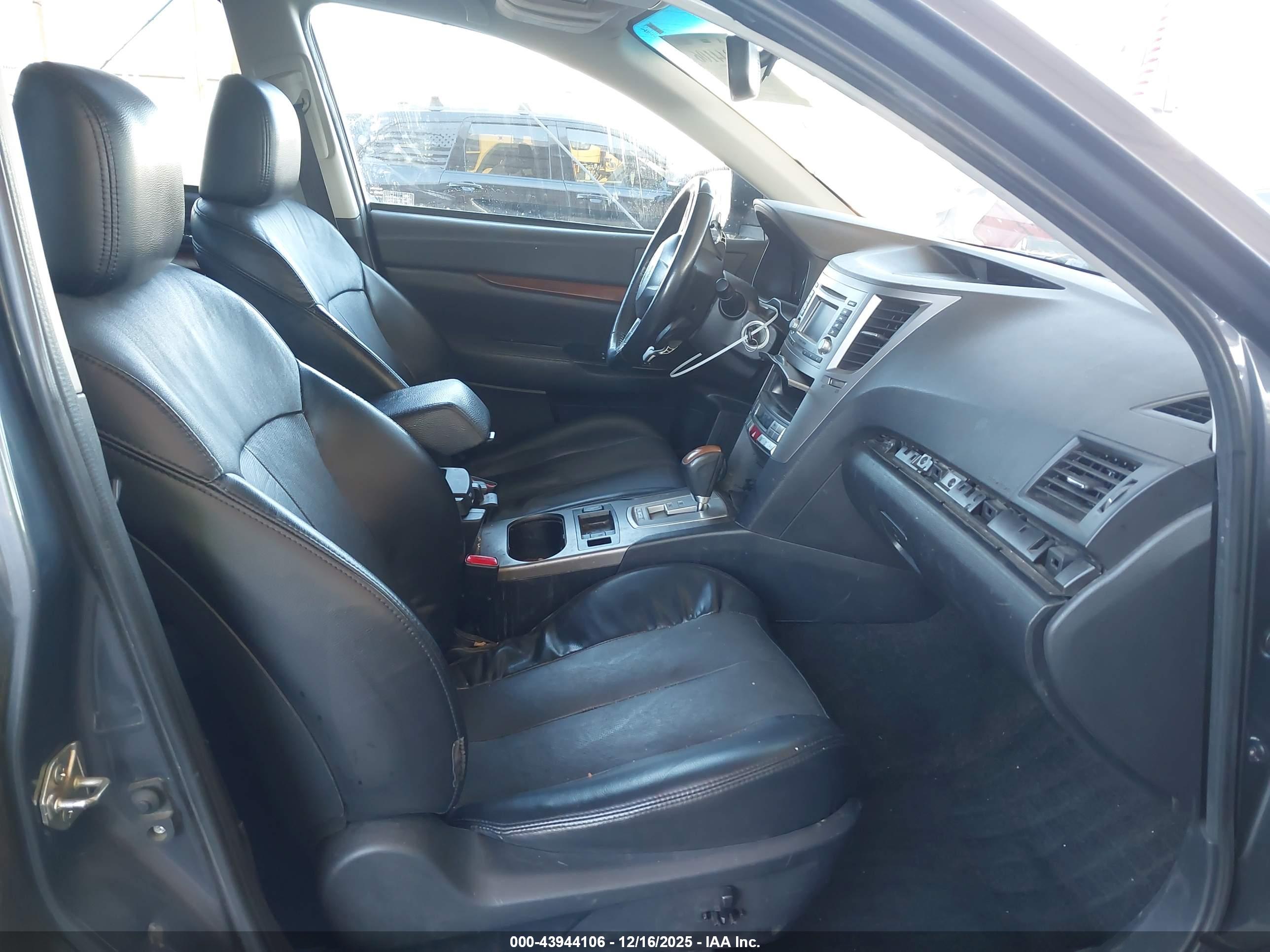 SUBARU OUTBACK image 5