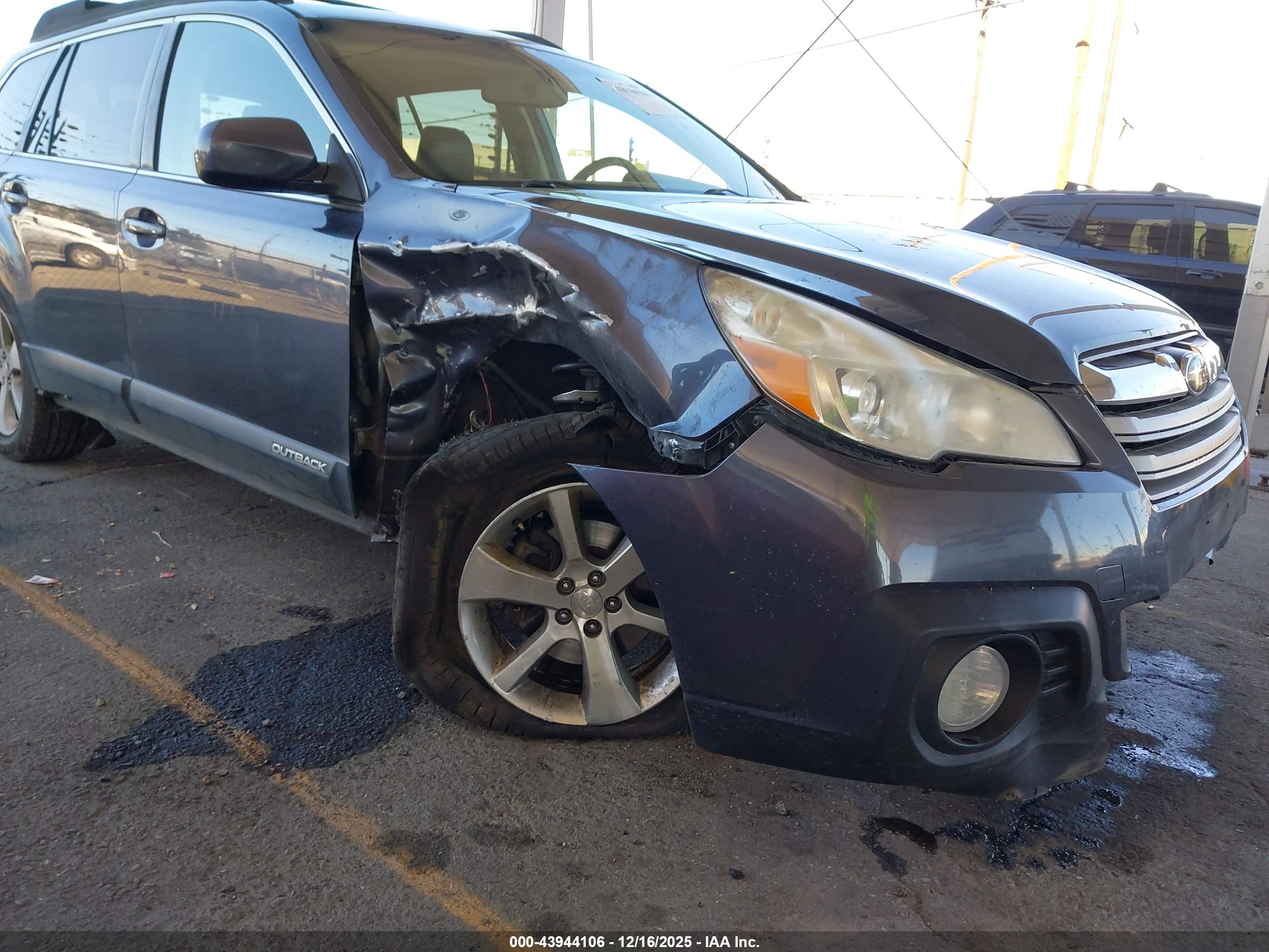 SUBARU OUTBACK image 6