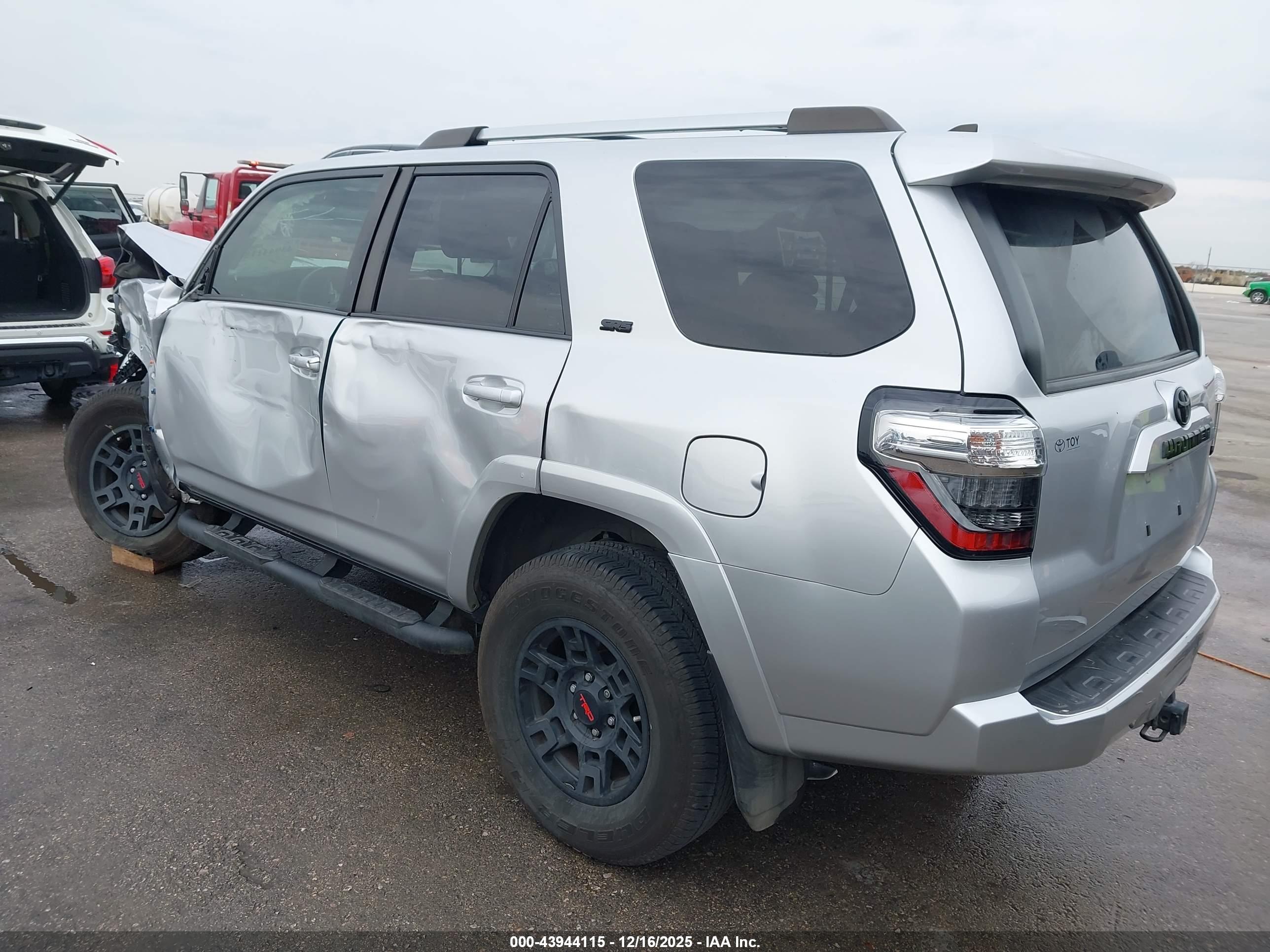 TOYOTA 4RUNNER image 3