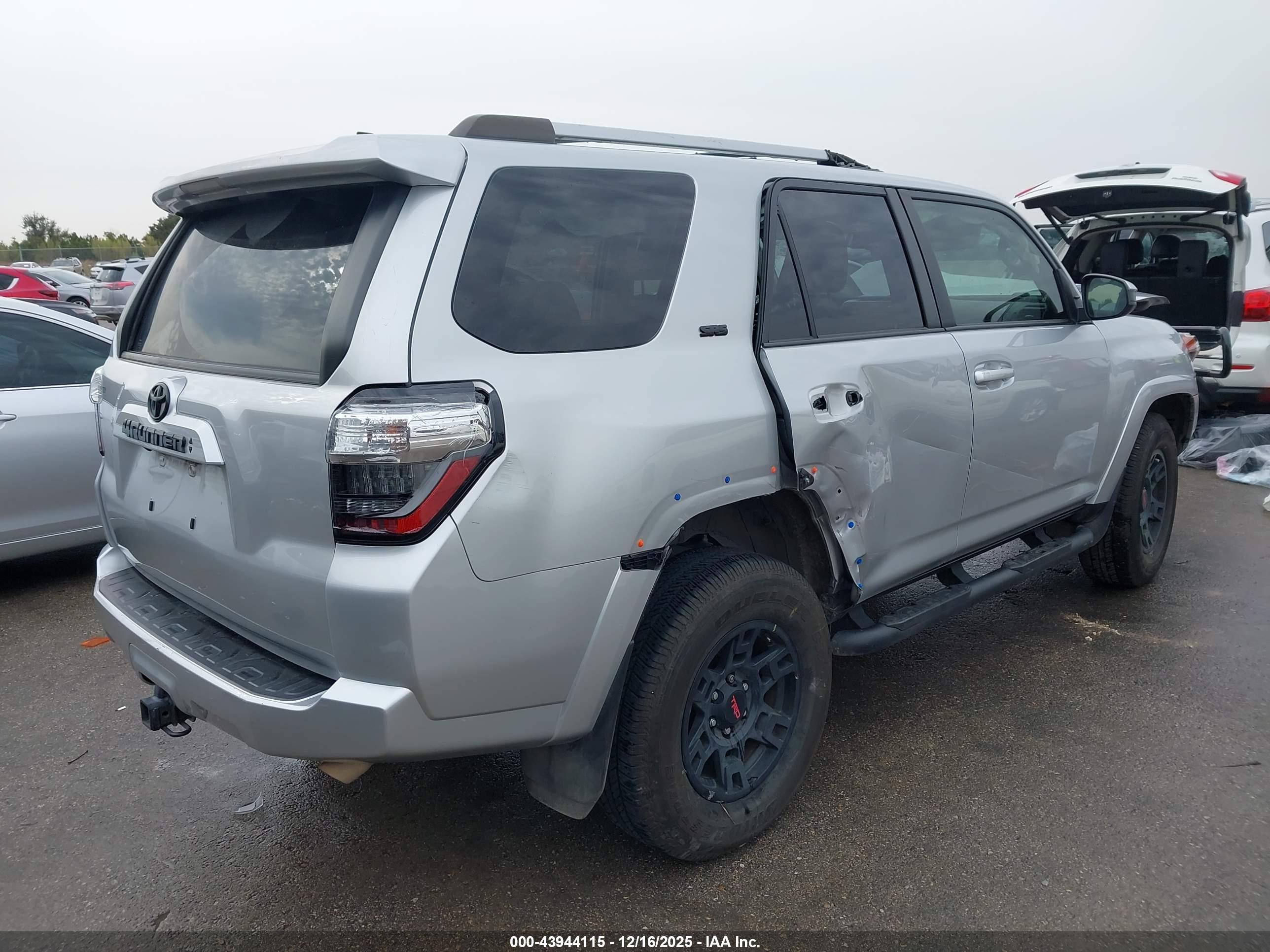 TOYOTA 4RUNNER image 4