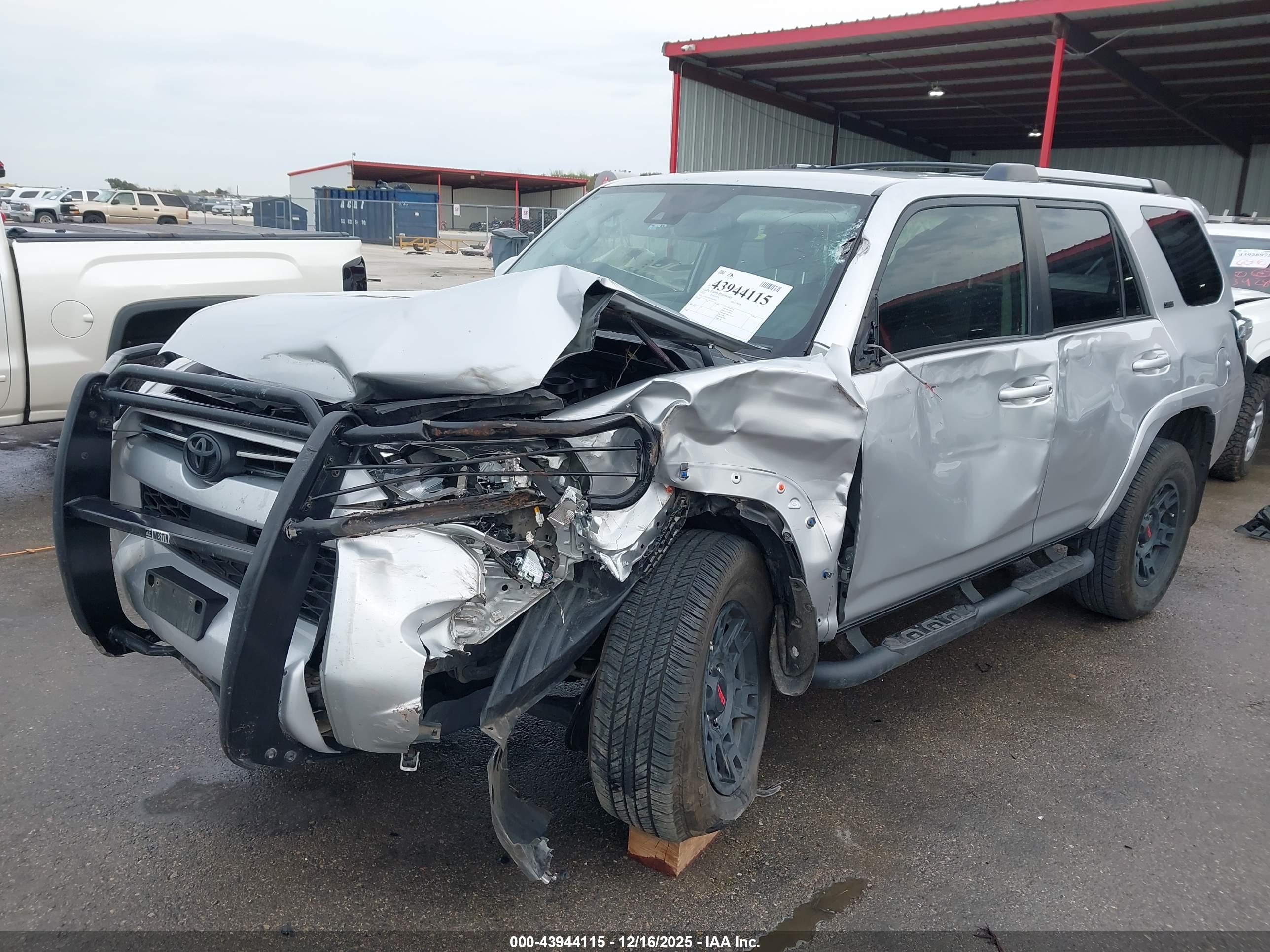 TOYOTA 4RUNNER image 6
