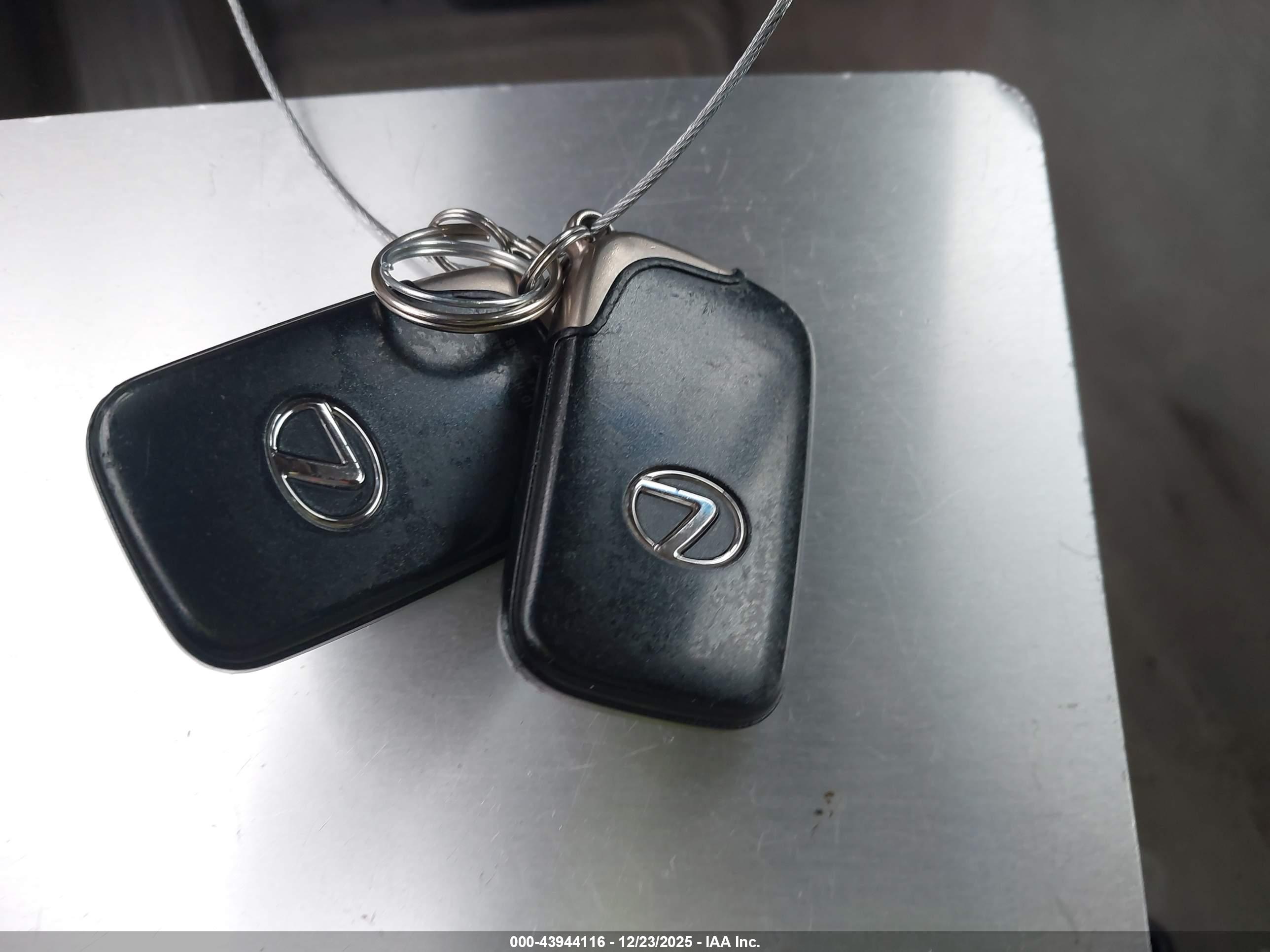 LEXUS ES image 11