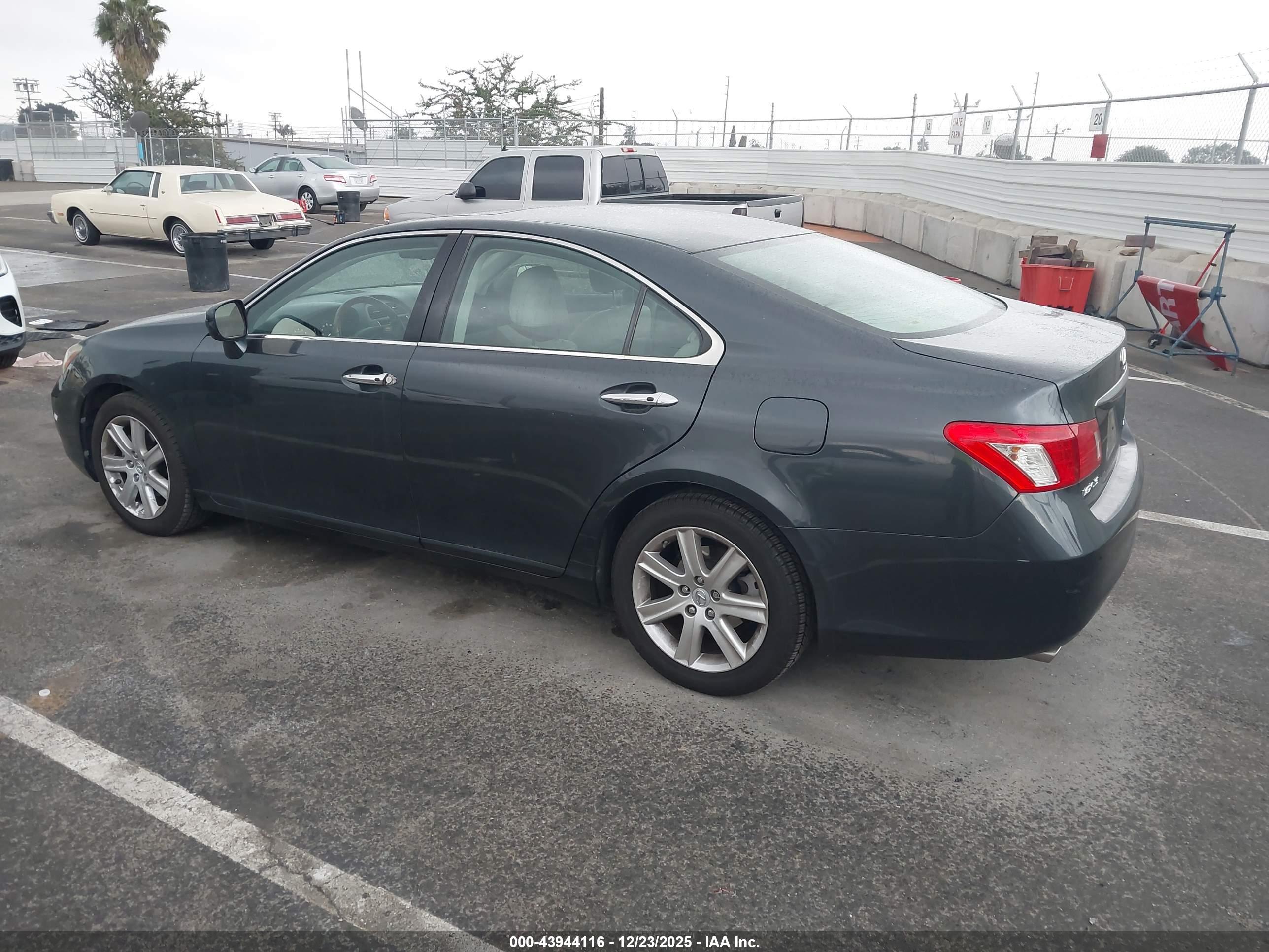 LEXUS ES image 3