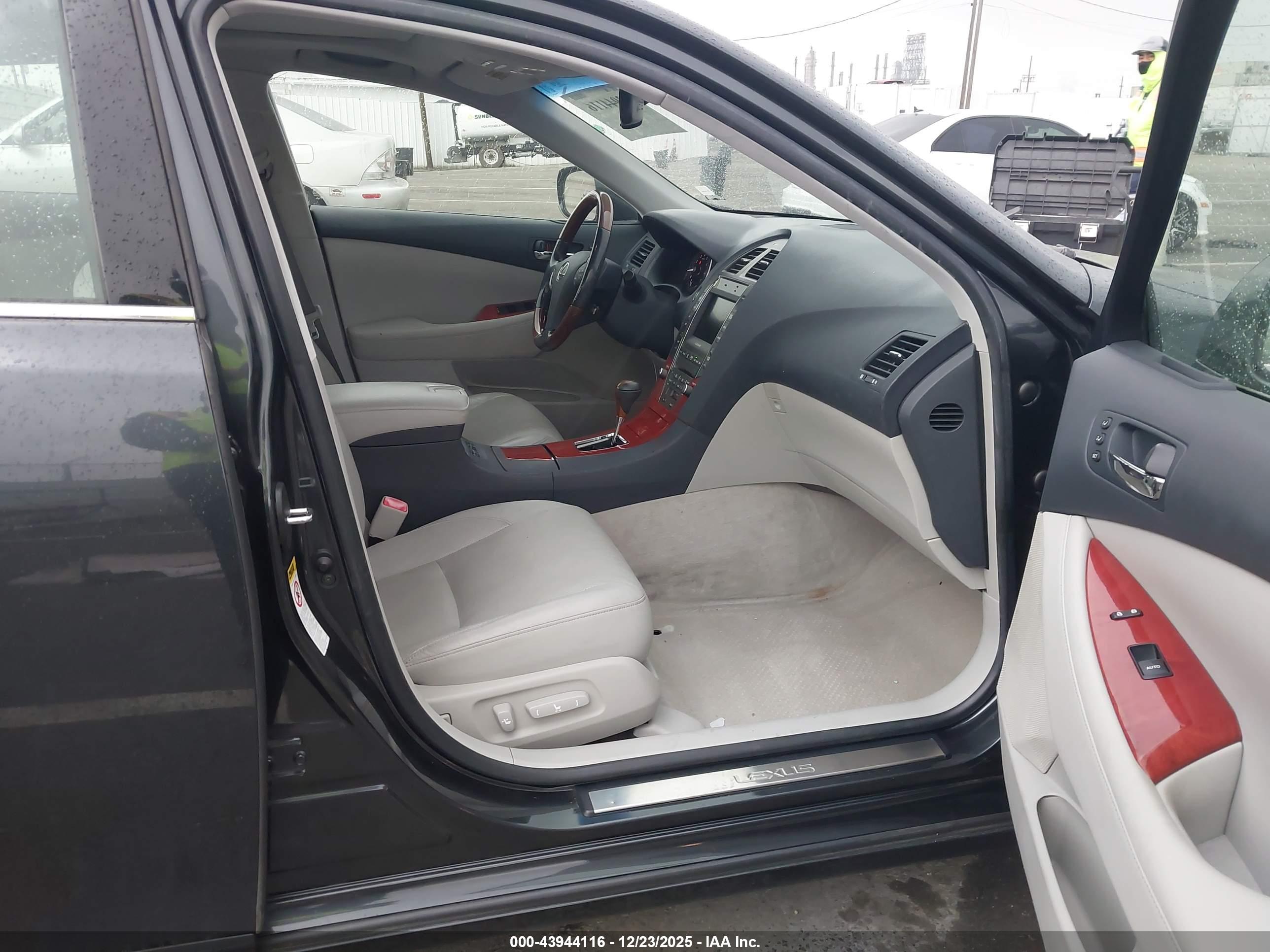 LEXUS ES image 5